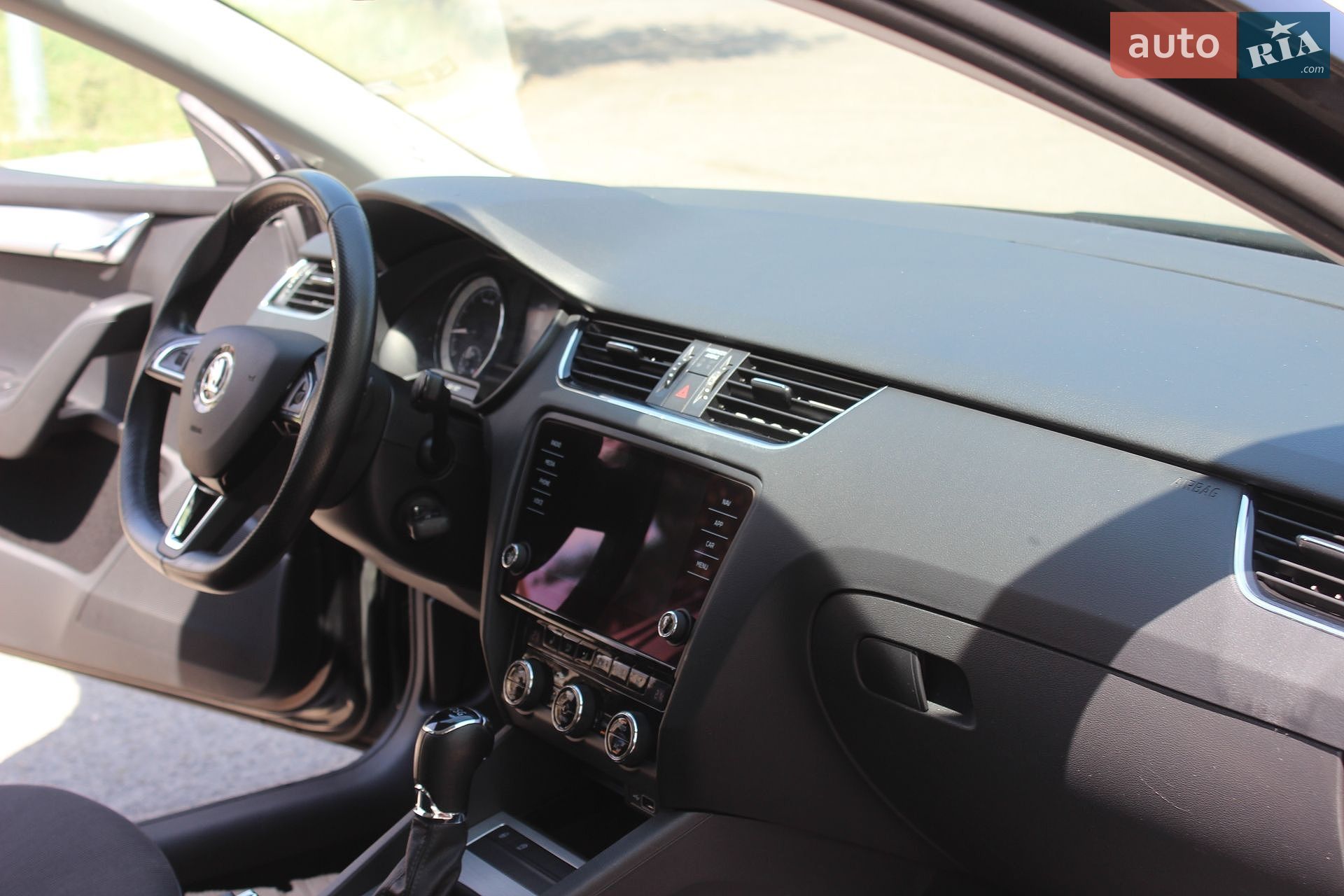 Skoda Octavia 2019 VIN TMBJG9NEXK0196637 фото оголошення 30 з 48