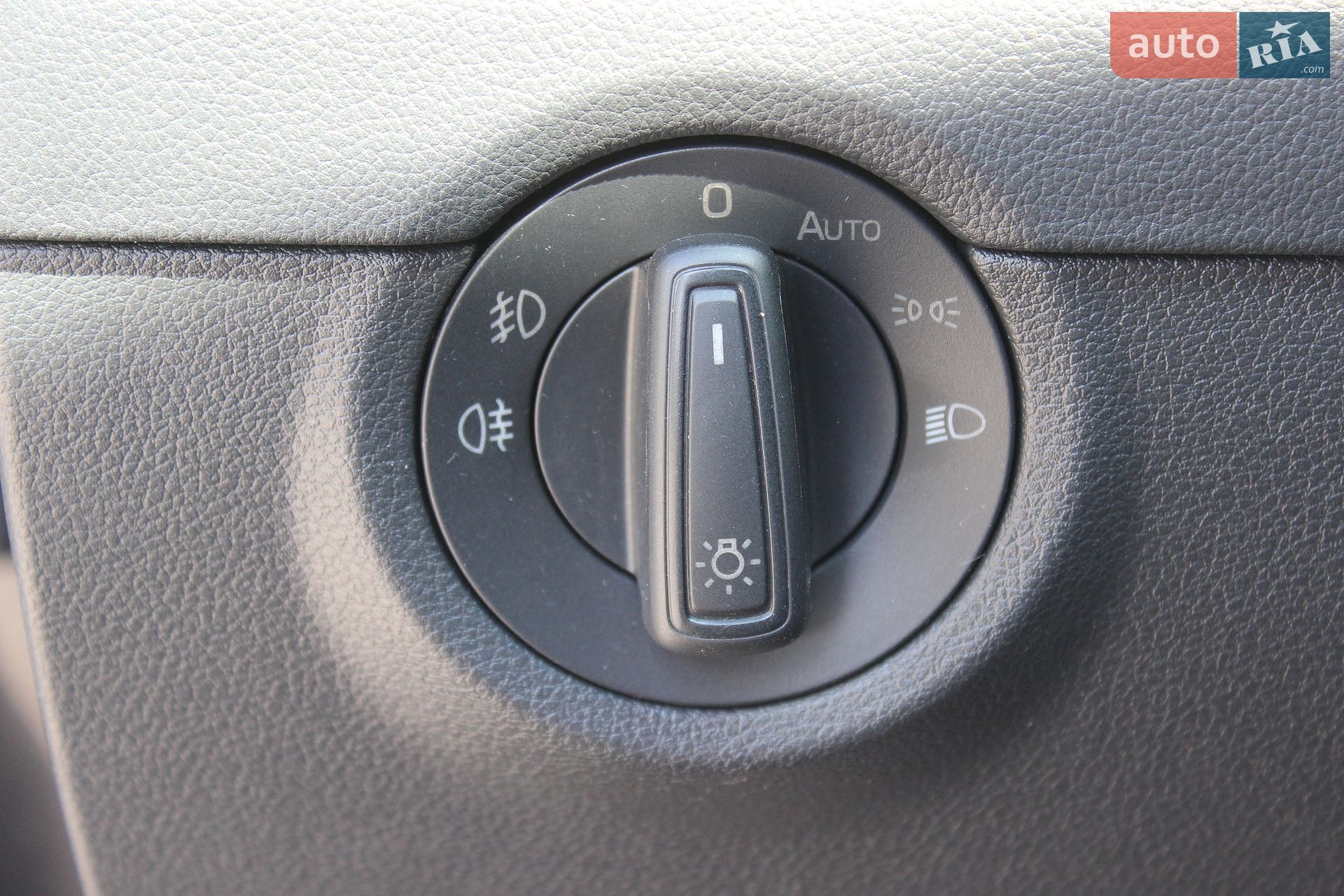 Skoda Octavia 2019 VIN TMBJG9NEXK0196637 фото оголошення 34 з 48