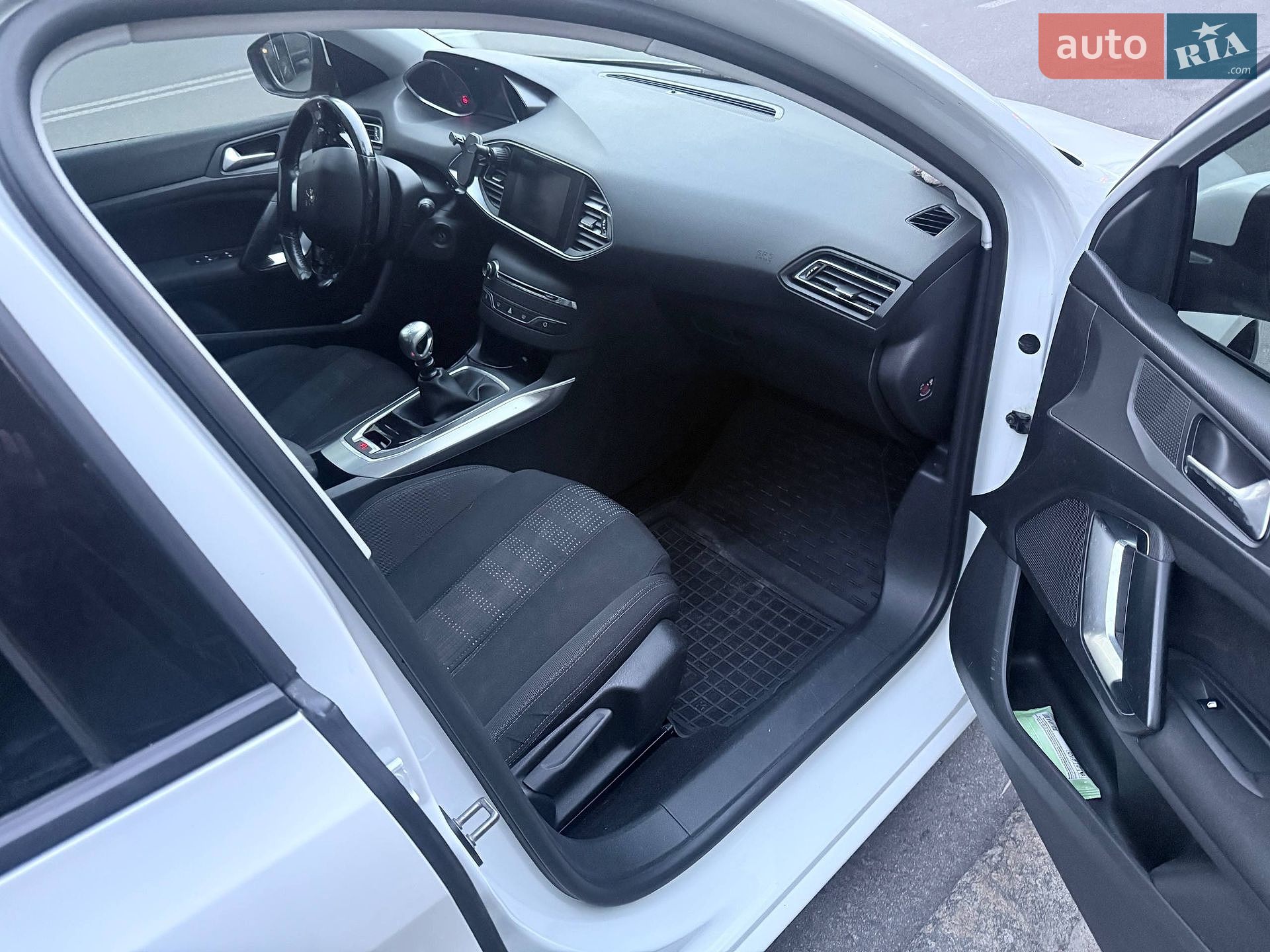 Peugeot 308 2017 VIN VF3LCBHZHHS008137 фото оголошення 5 з 10