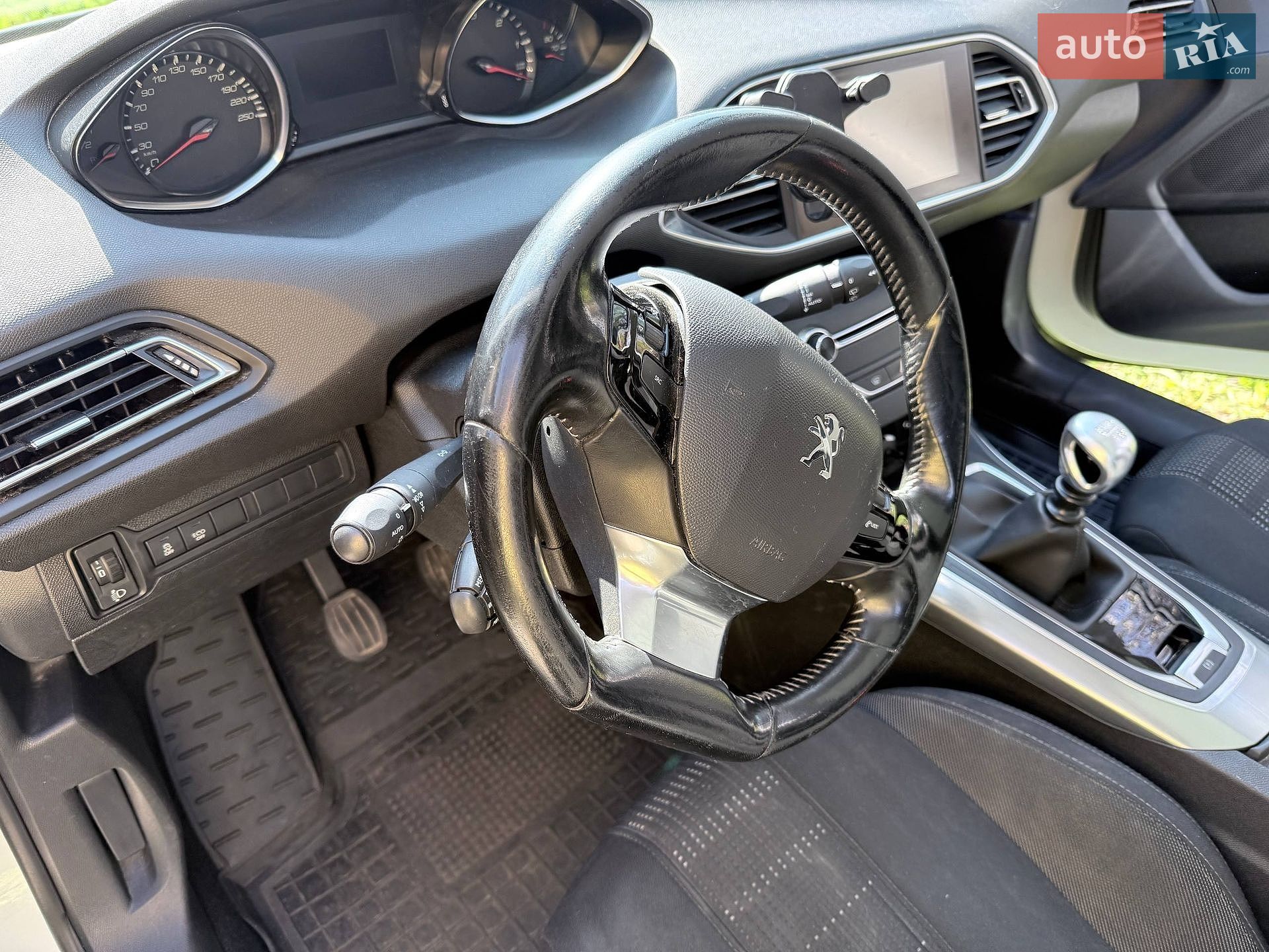 Peugeot 308 2017 VIN VF3LCBHZHHS008137 фото оголошення 8 з 10