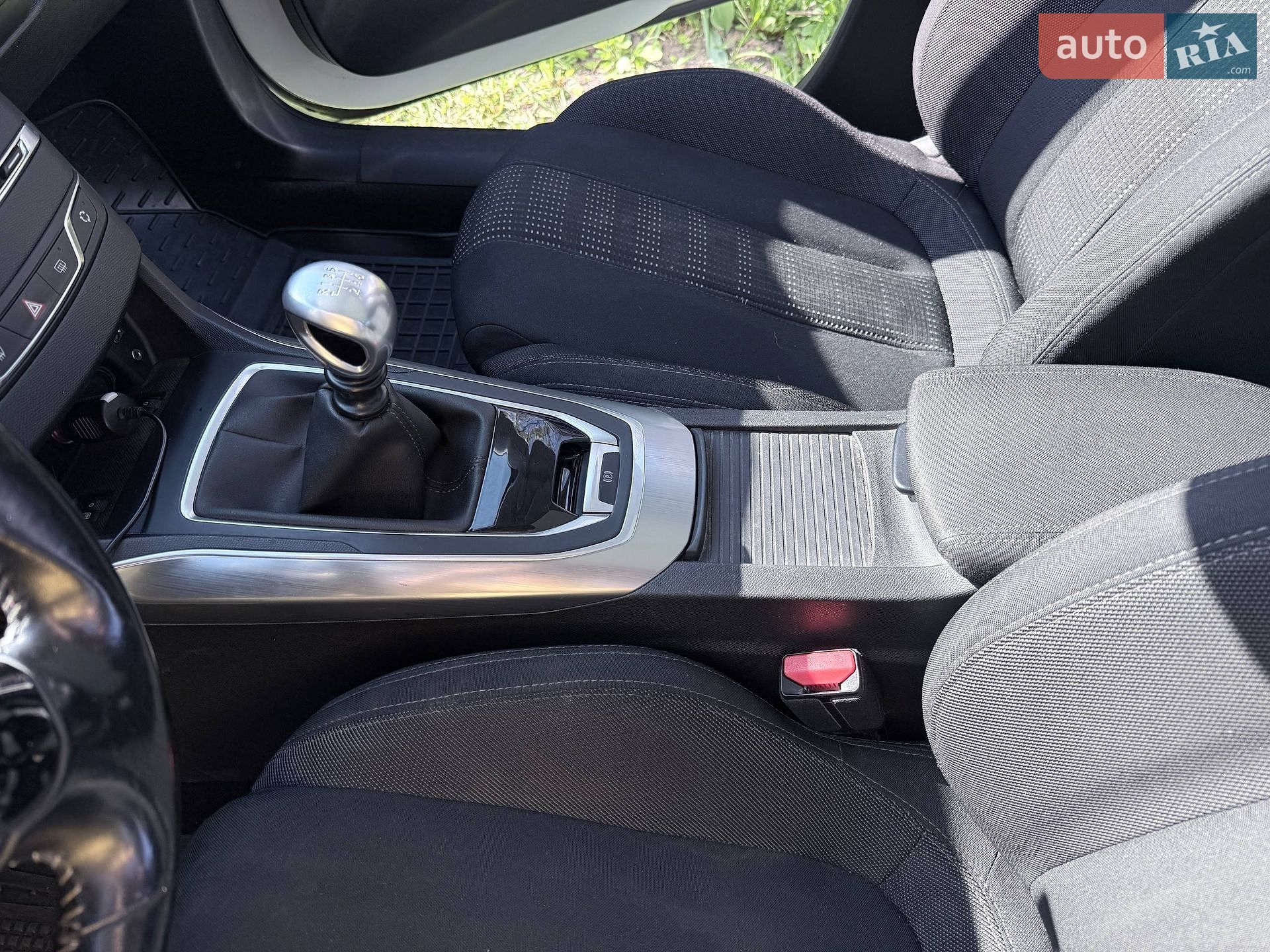 Peugeot 308 2017 VIN VF3LCBHZHHS008137 фото оголошення 9 з 10