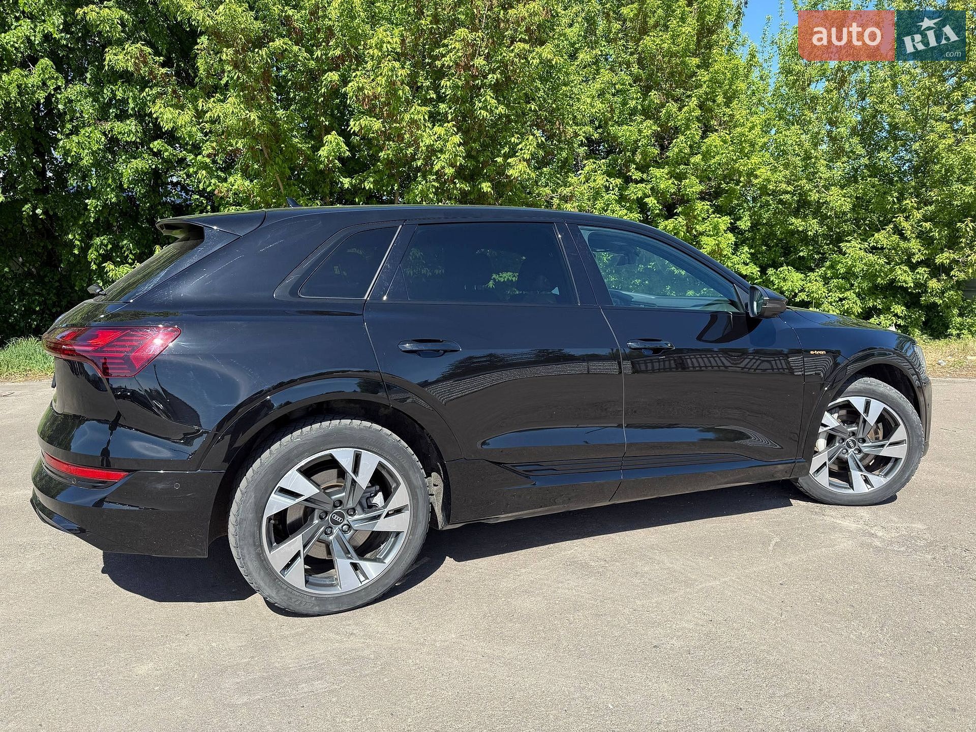 Audi e-tron 2021 VIN WAUZZZGE9NB015012 фото оголошення 10 з 42