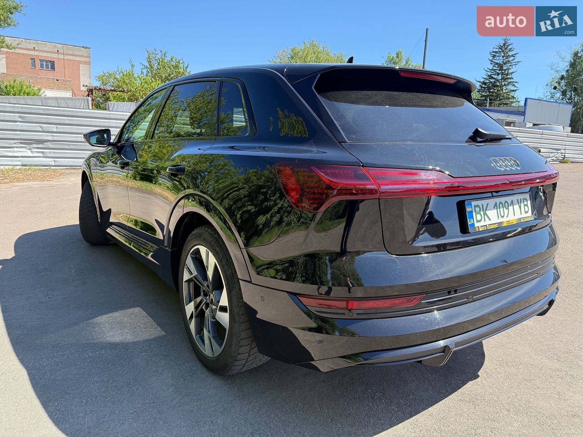 Audi e-tron 2021 VIN WAUZZZGE9NB015012 фото оголошення 8 з 42