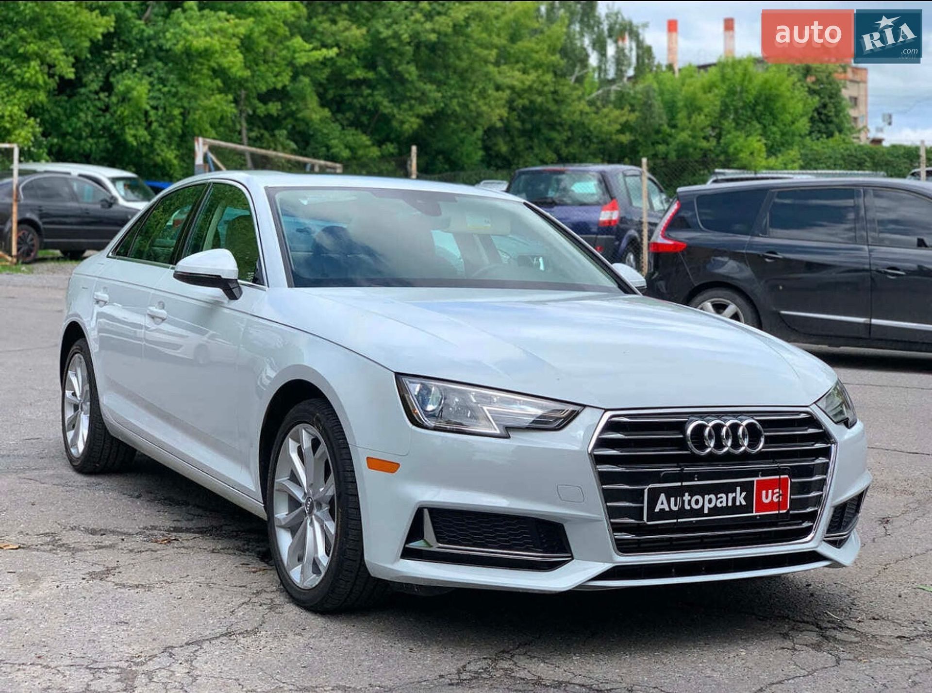Audi A4 2019 VIN WAUGMAF42KN012964 фото оголошення 9 з 42