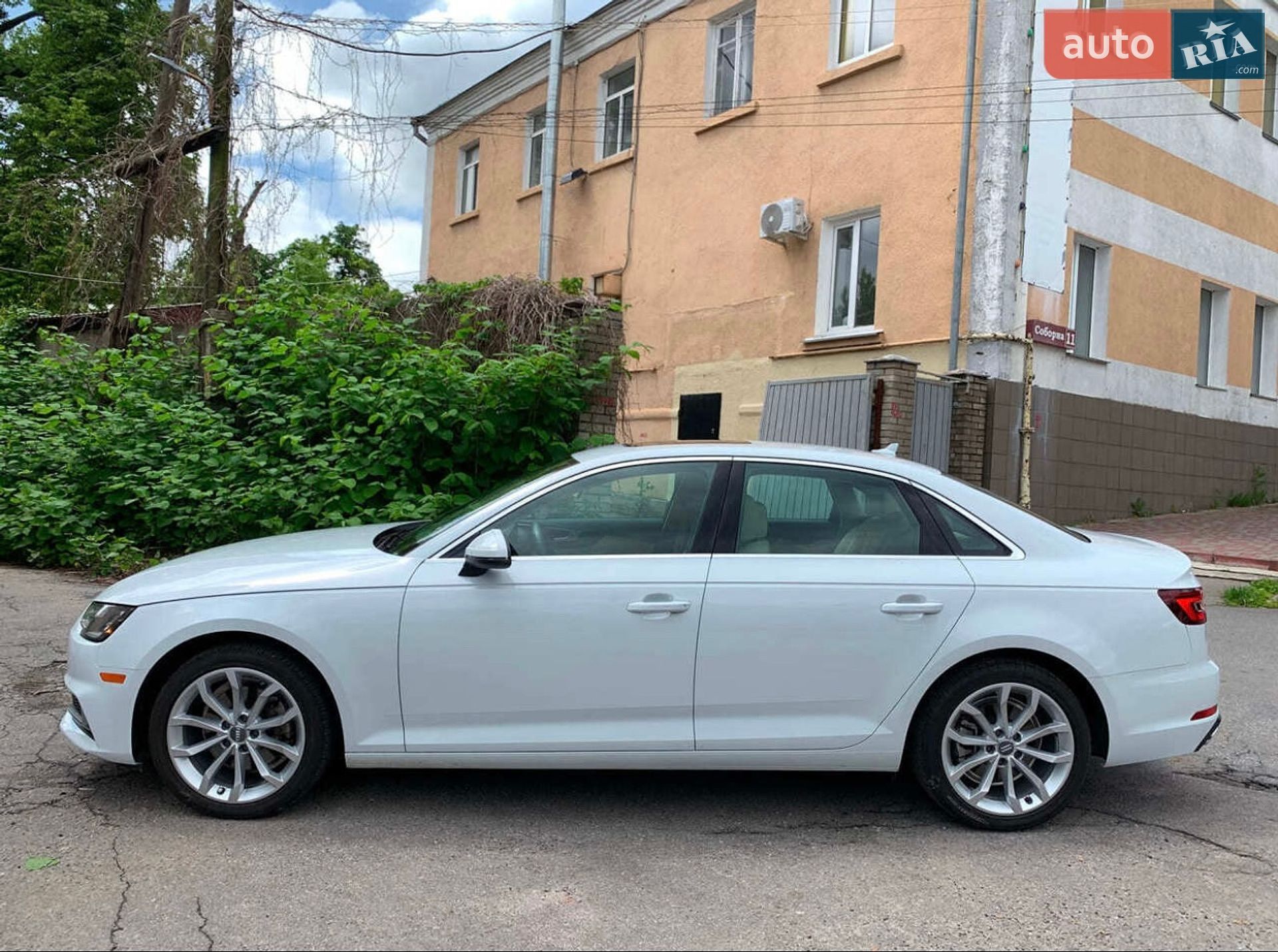 Audi A4 2019 VIN WAUGMAF42KN012964 фото оголошення 15 з 42