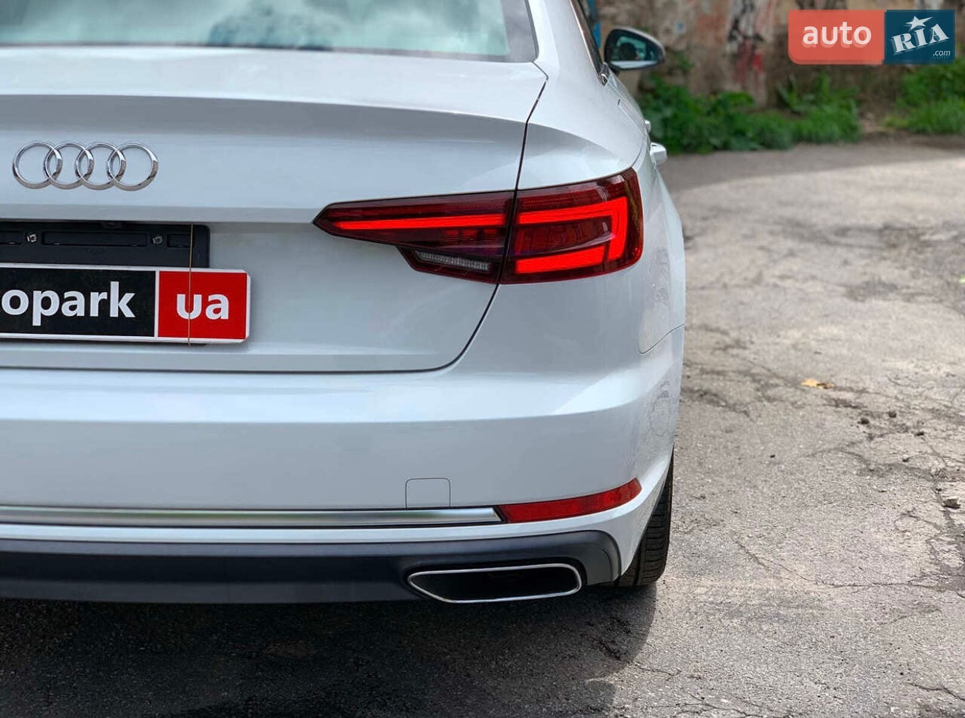 Audi A4 2019 VIN WAUGMAF42KN012964 фото оголошення 16 з 42