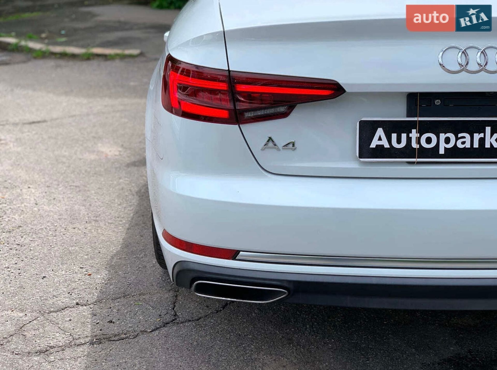 Audi A4 2019 VIN WAUGMAF42KN012964 фото оголошення 19 з 42