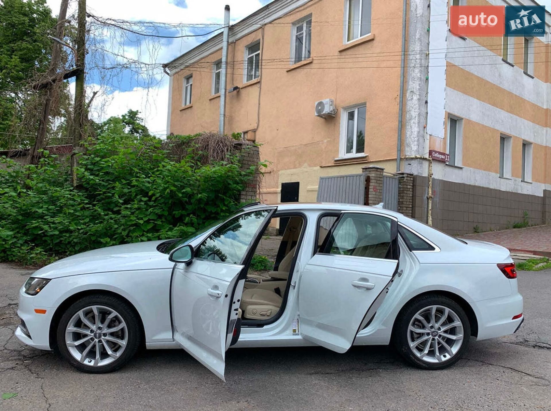Audi A4 2019 VIN WAUGMAF42KN012964 фото оголошення 25 з 42