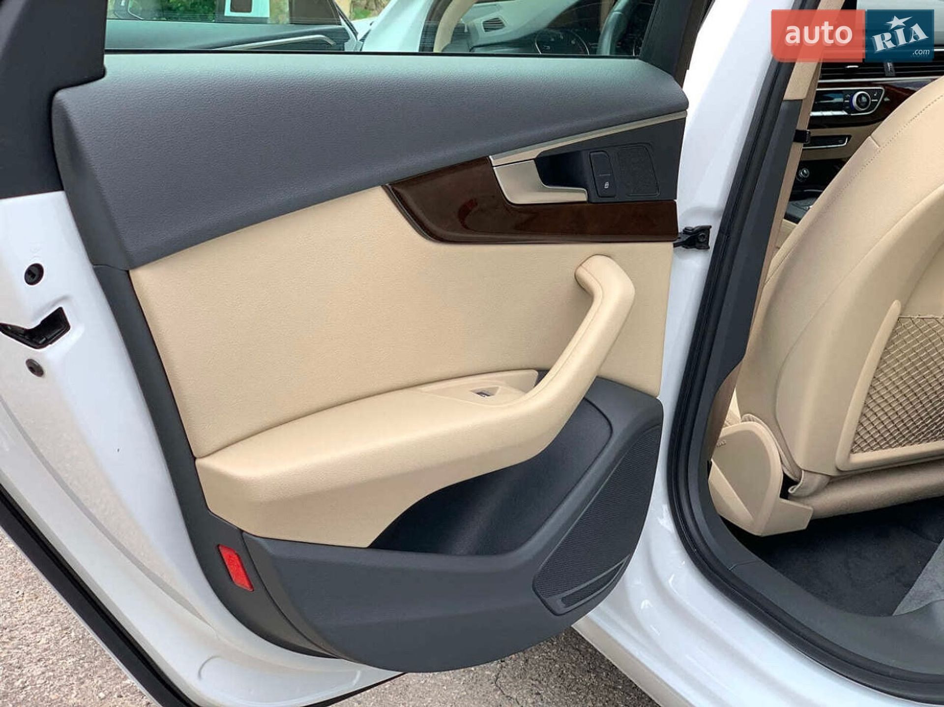Audi A4 2019 VIN WAUGMAF42KN012964 фото оголошення 28 з 42