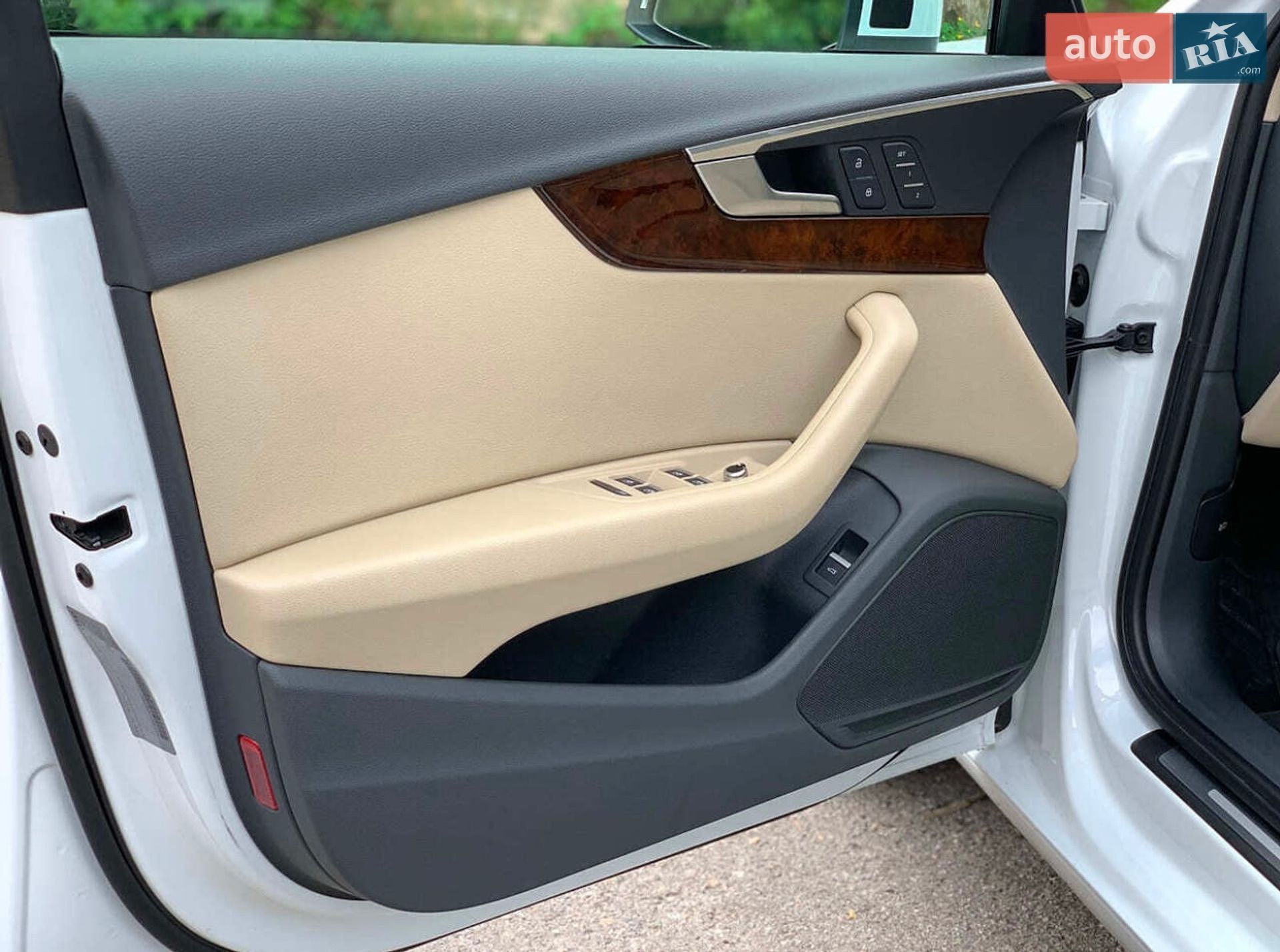 Audi A4 2019 VIN WAUGMAF42KN012964 фото оголошення 29 з 42