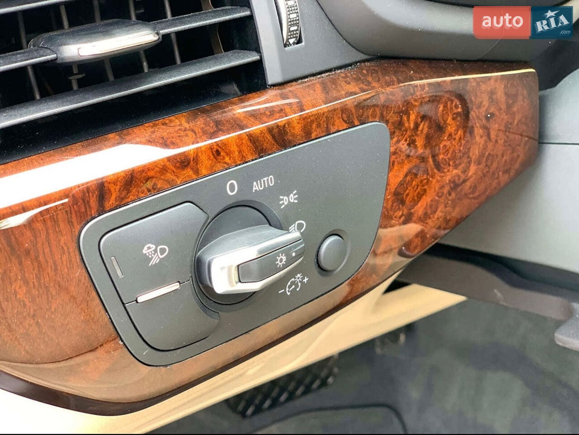 Audi A4 2019 VIN WAUGMAF42KN012964 фото оголошення 31 з 42