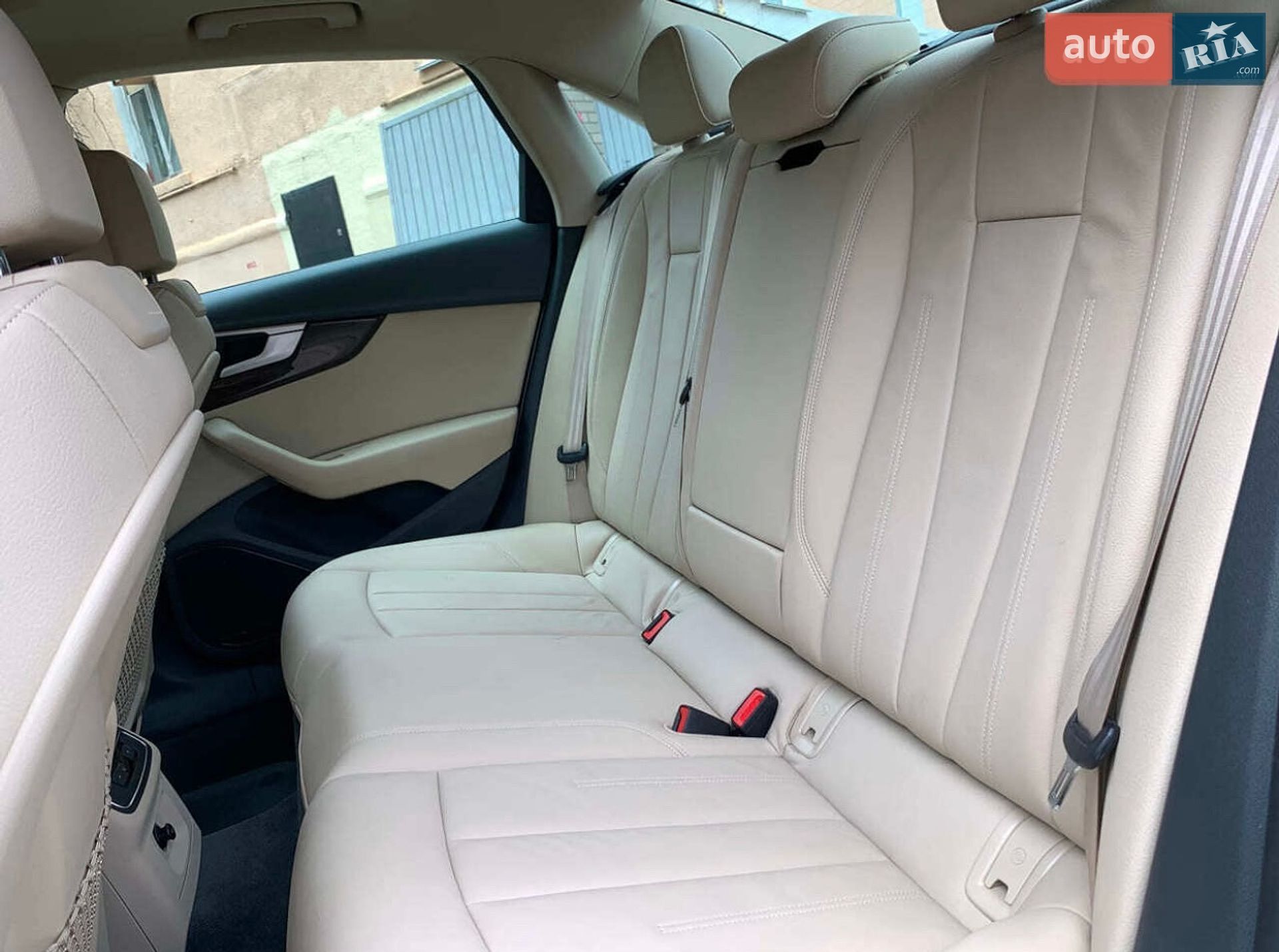 Audi A4 2019 VIN WAUGMAF42KN012964 фото оголошення 35 з 42