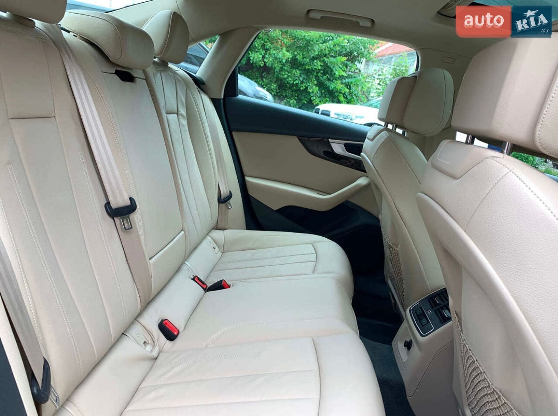 Audi A4 2019 VIN WAUGMAF42KN012964 фото оголошення 40 з 42