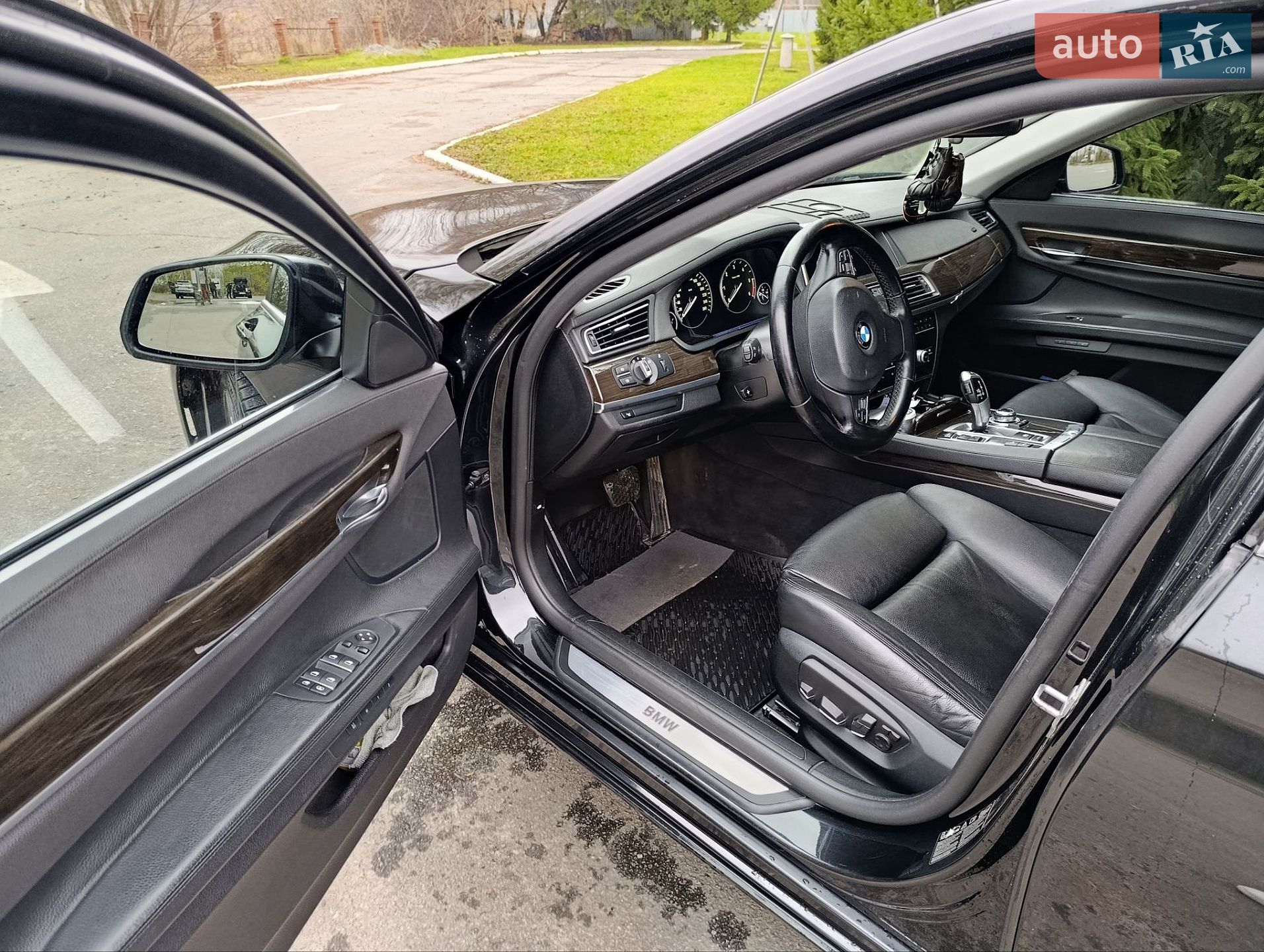 BMW 7 Series 2013 VIN WBAYC41040DZ75204 фото оголошення 3 з 28