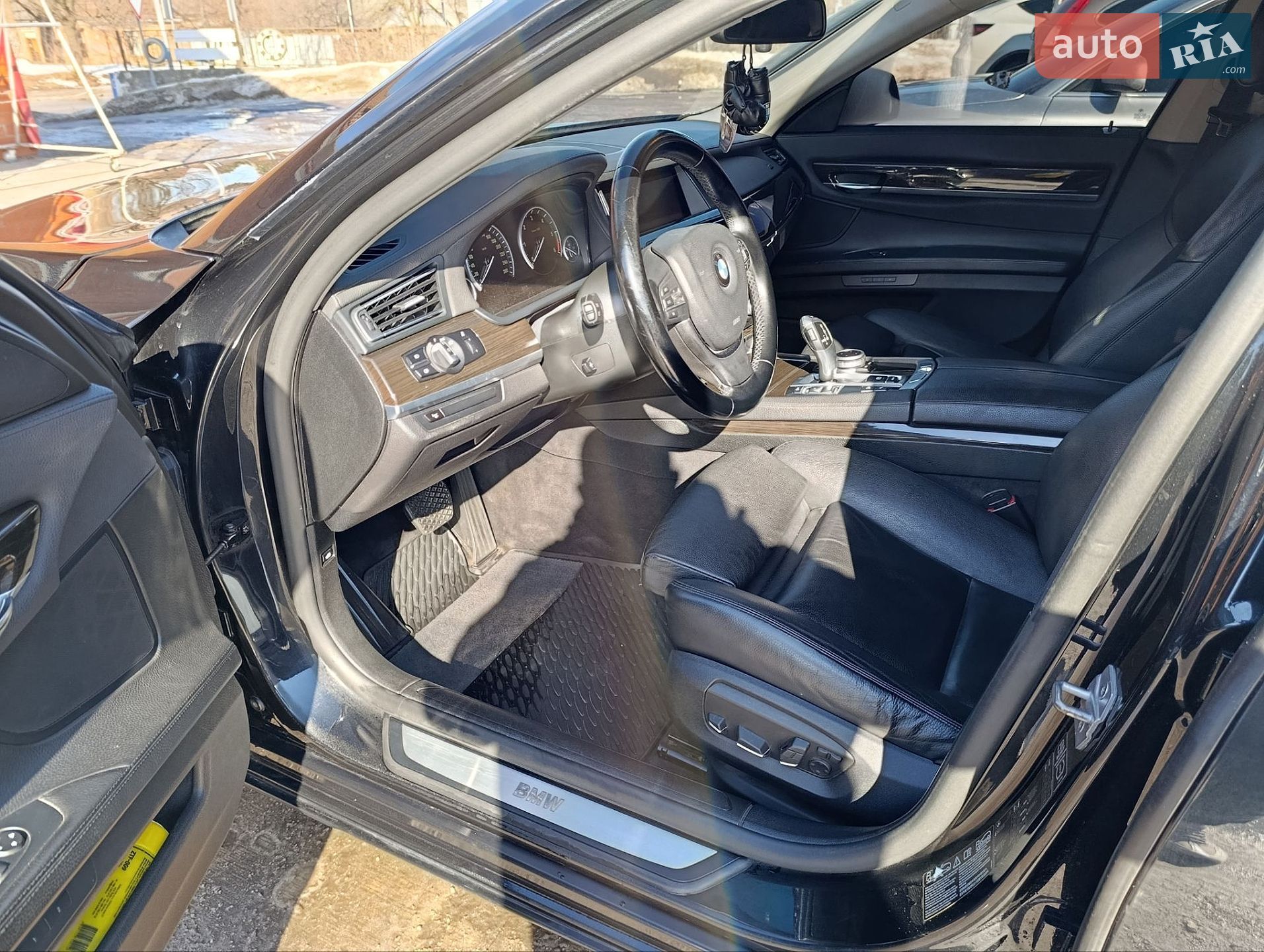 BMW 7 Series 2013 VIN WBAYC41040DZ75204 фото оголошення 18 з 28