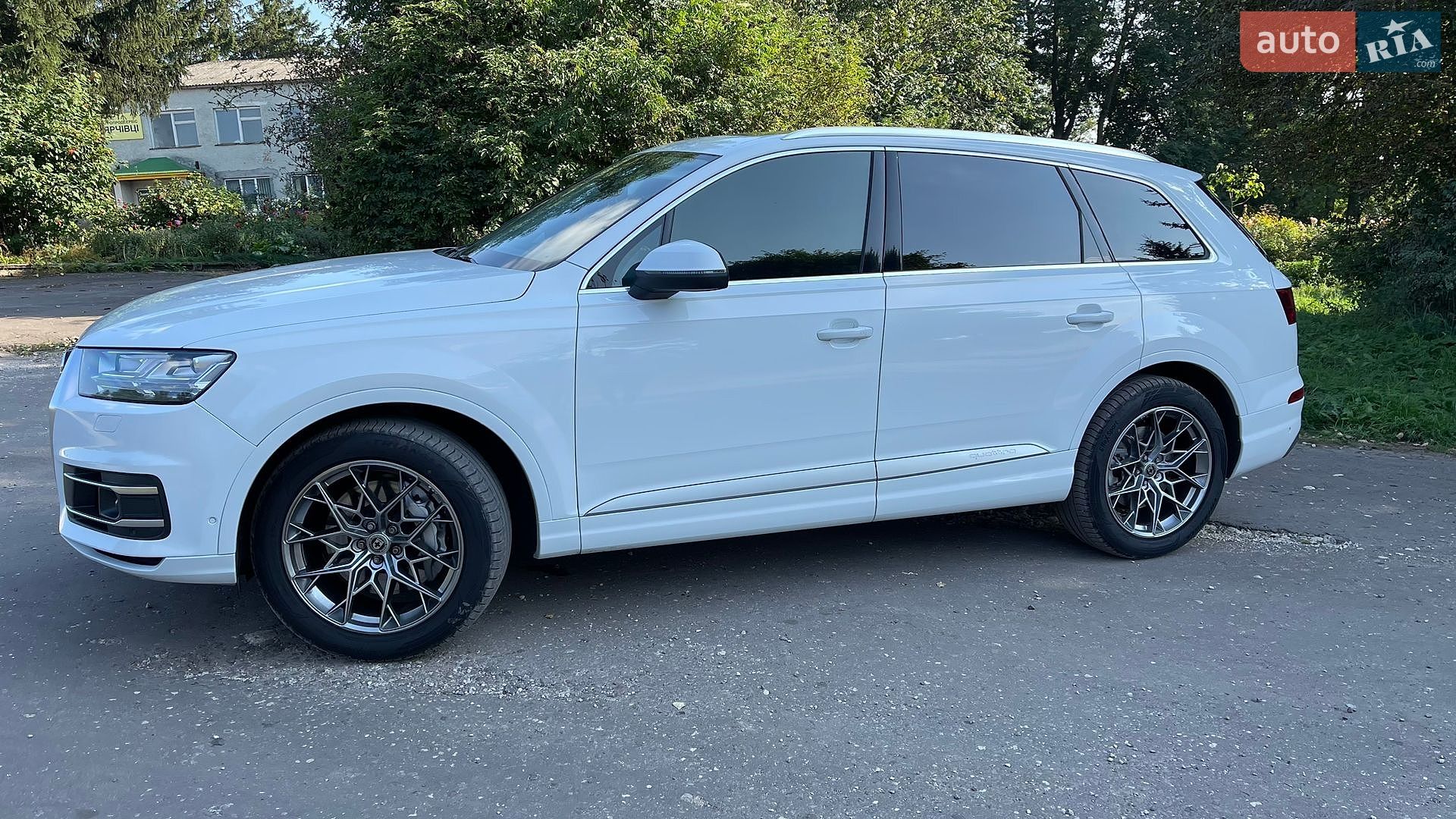 Audi Q7 2019 VIN WA1LAAF73KD030300 фото оголошення 2 з 36