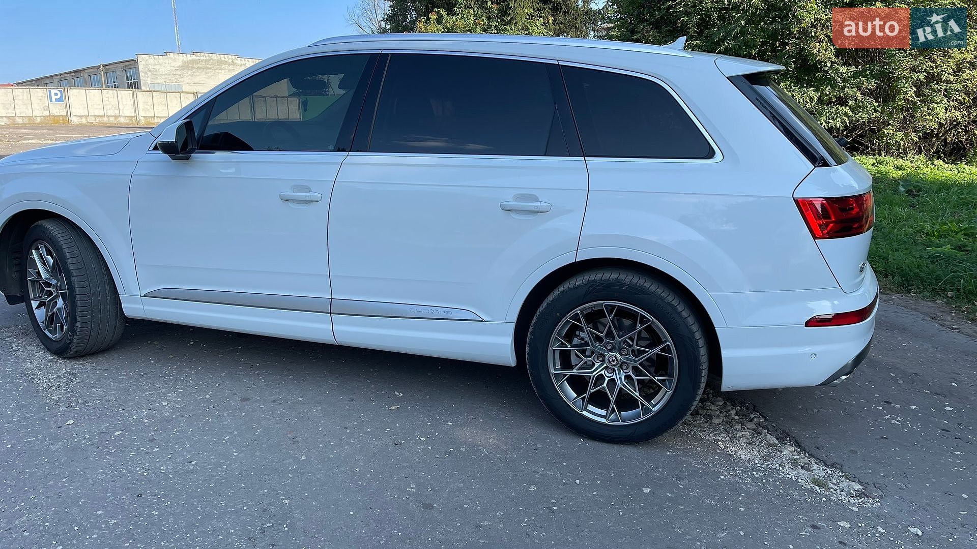 Audi Q7 2019 VIN WA1LAAF73KD030300 фото оголошення 3 з 36