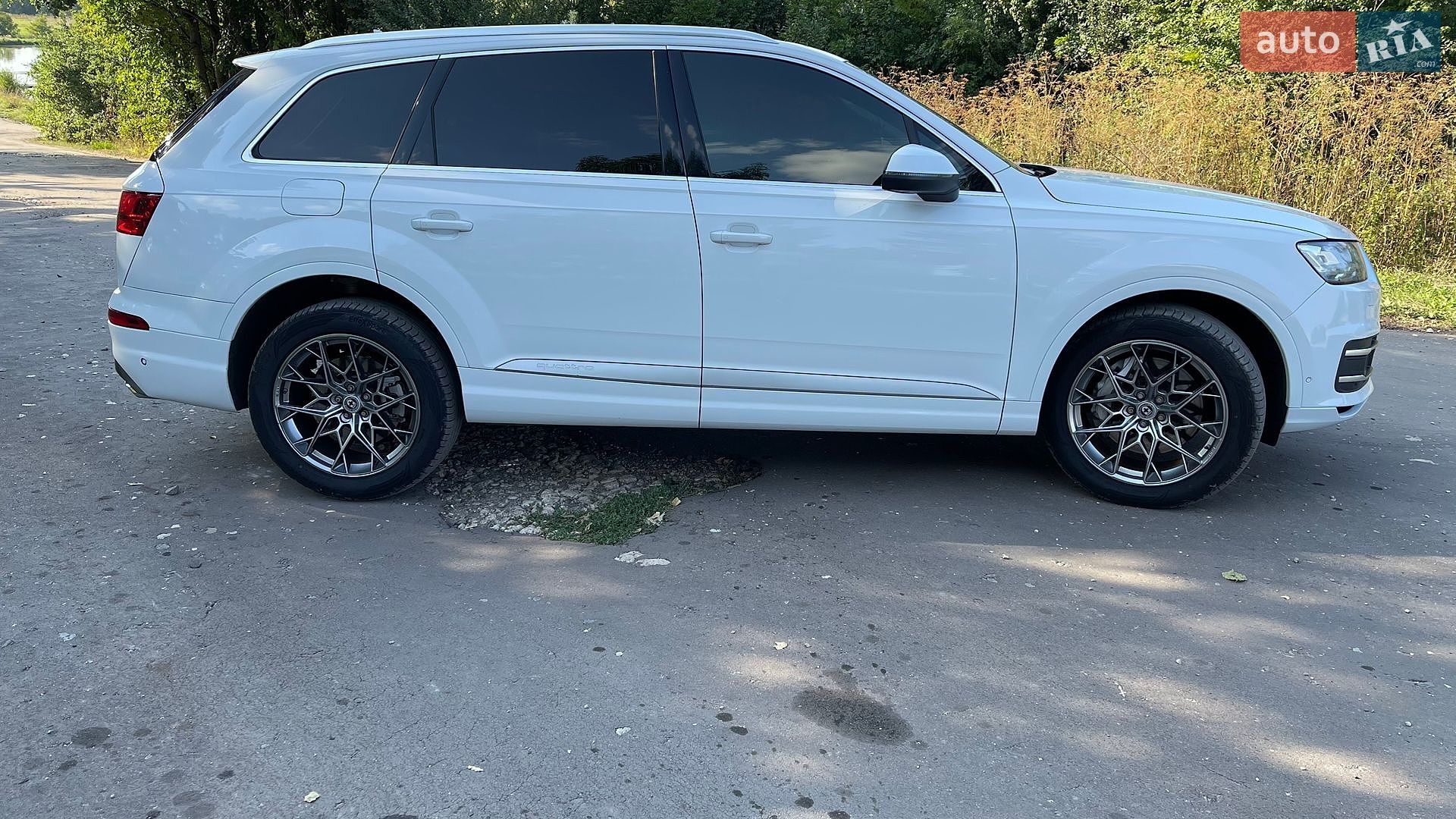 Audi Q7 2019 VIN WA1LAAF73KD030300 фото оголошення 8 з 36