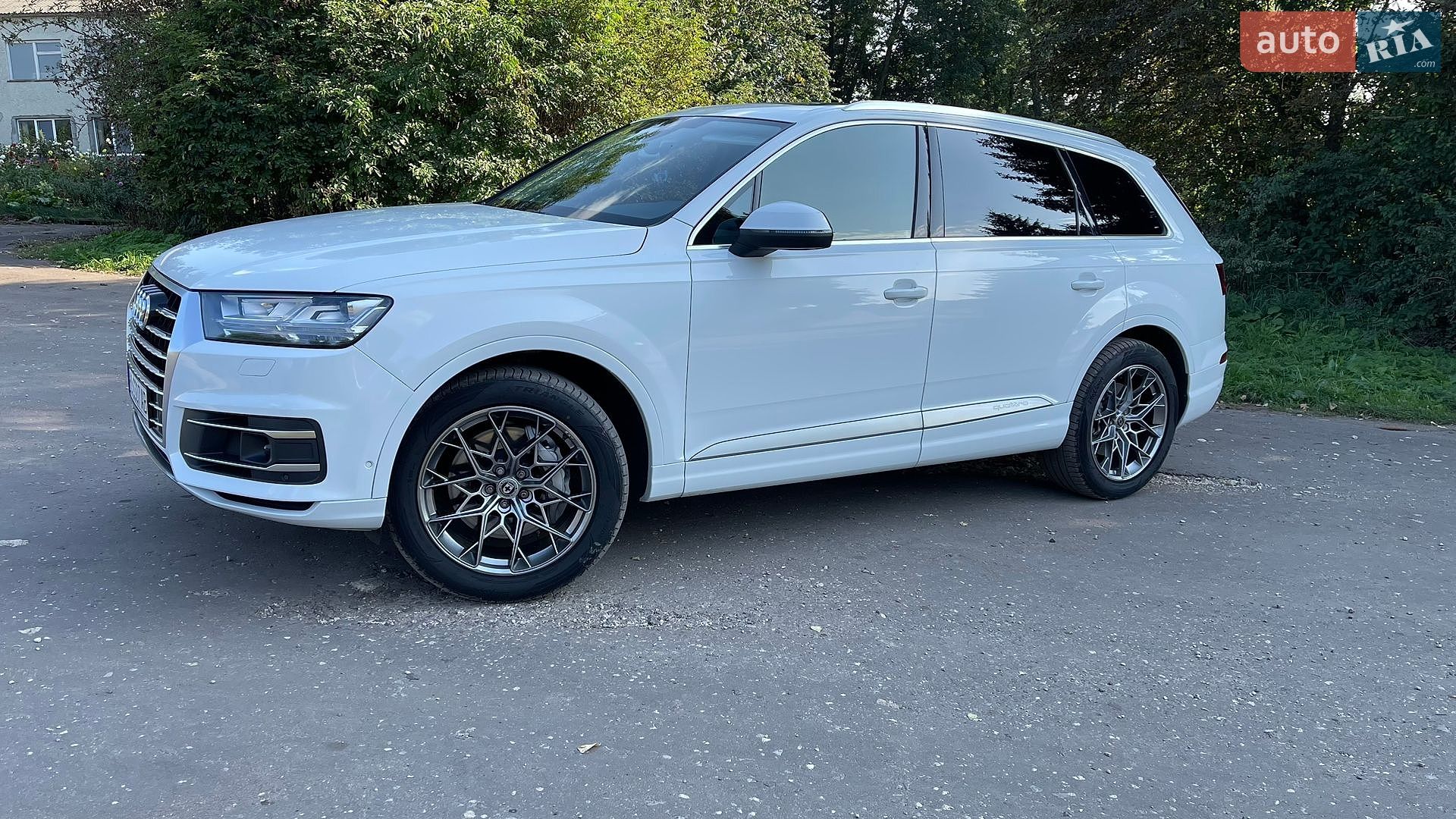 Audi Q7 2019 VIN WA1LAAF73KD030300 фото оголошення 10 з 36