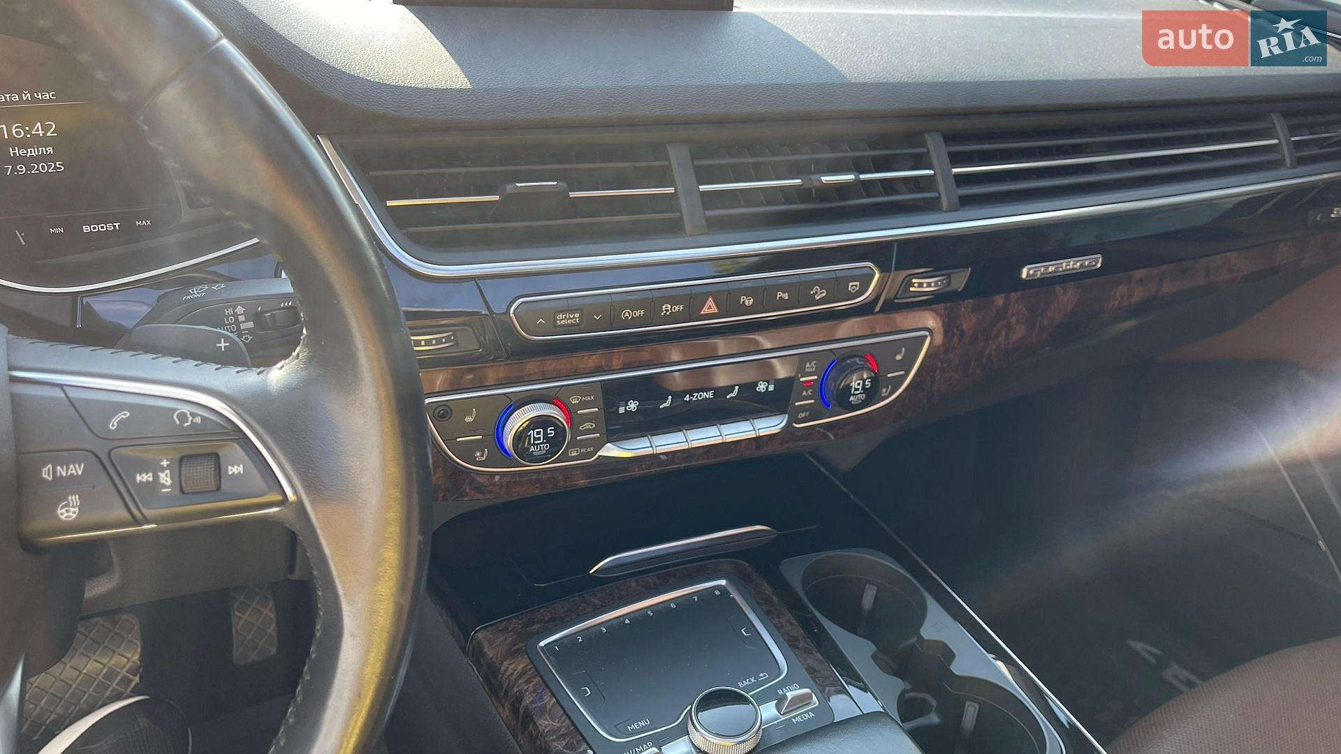 Audi Q7 2019 VIN WA1LAAF73KD030300 фото оголошення 17 з 36