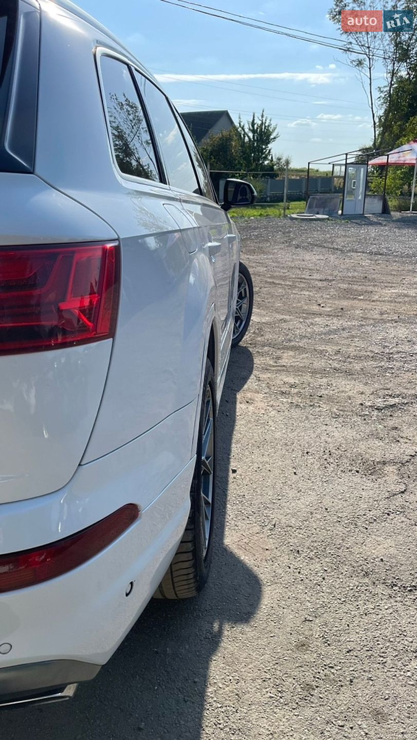 Audi Q7 2019 VIN WA1LAAF73KD030300 фото оголошення 25 з 36
