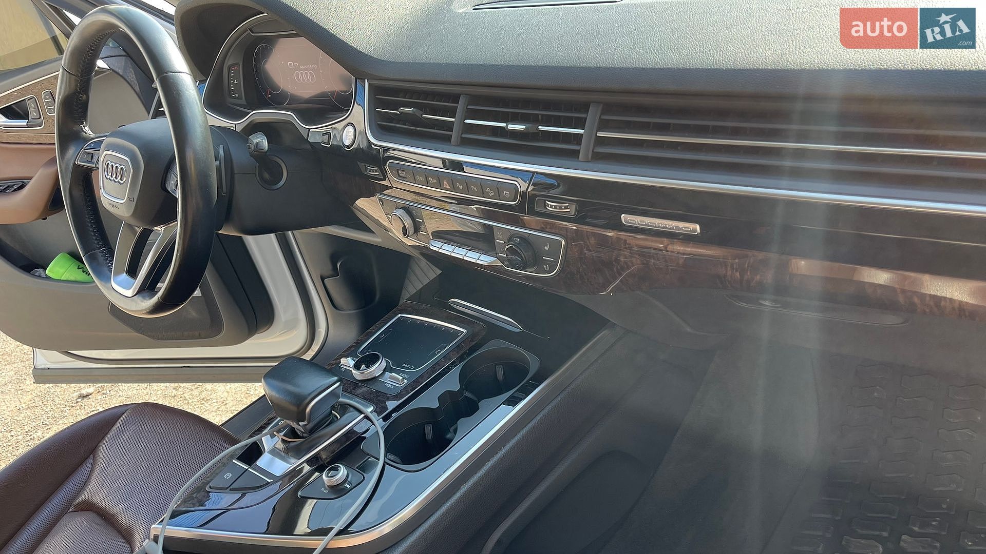 Audi Q7 2019 VIN WA1LAAF73KD030300 фото оголошення 26 з 36