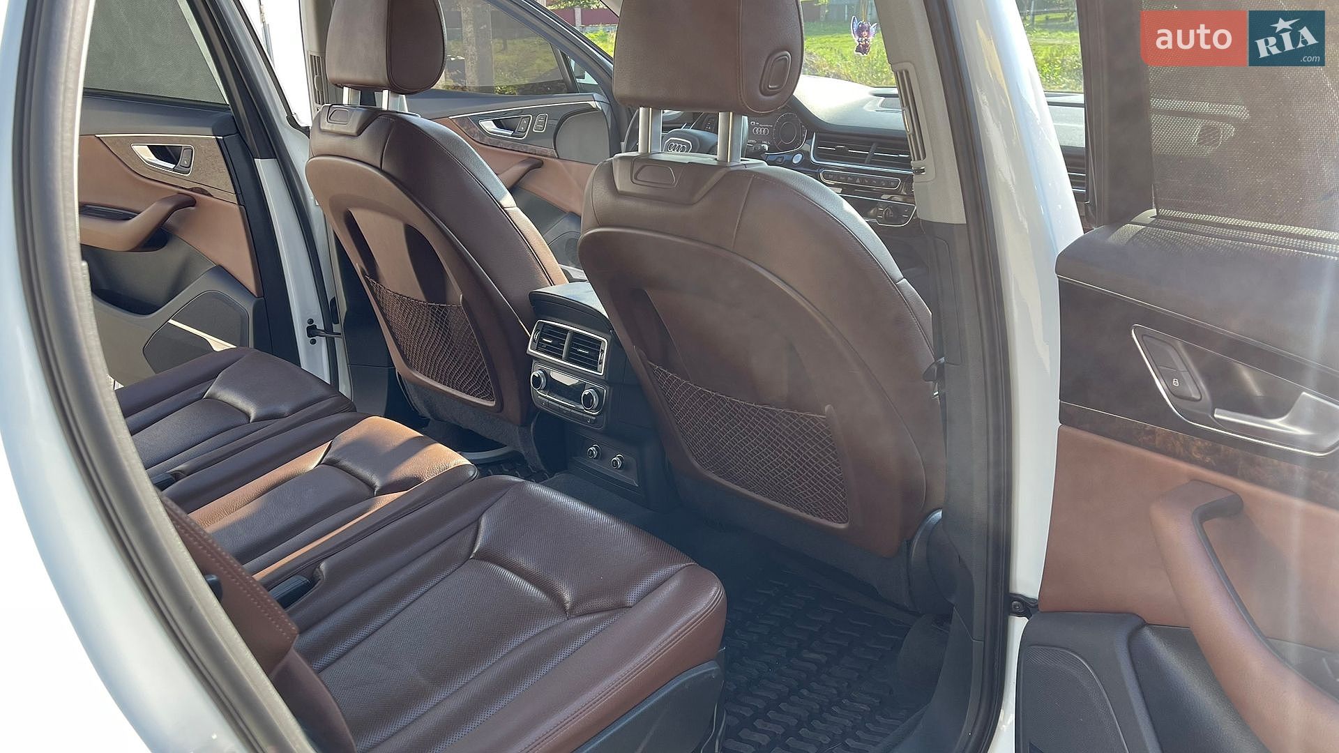 Audi Q7 2019 VIN WA1LAAF73KD030300 фото оголошення 30 з 36