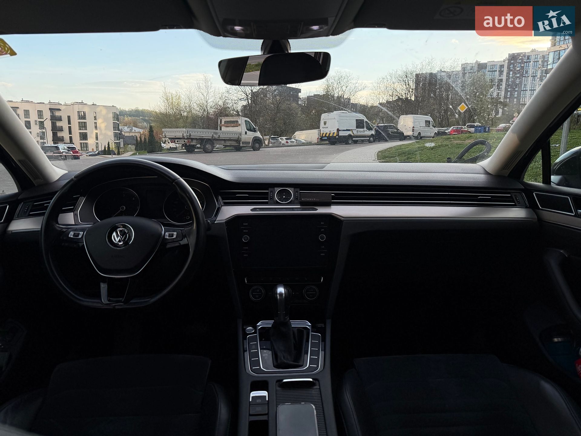 Volkswagen Passat 2017 VIN WVWZZZ3CZJE046199 фото оголошення 12 з 20