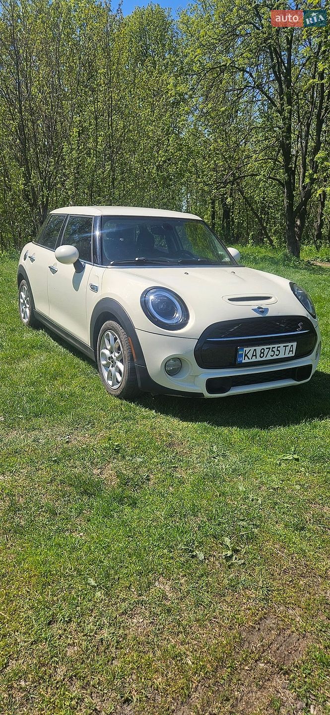 Mini Cooper 2017 VIN WMWXU3C39H2F49027 фото оголошення 2 з 28