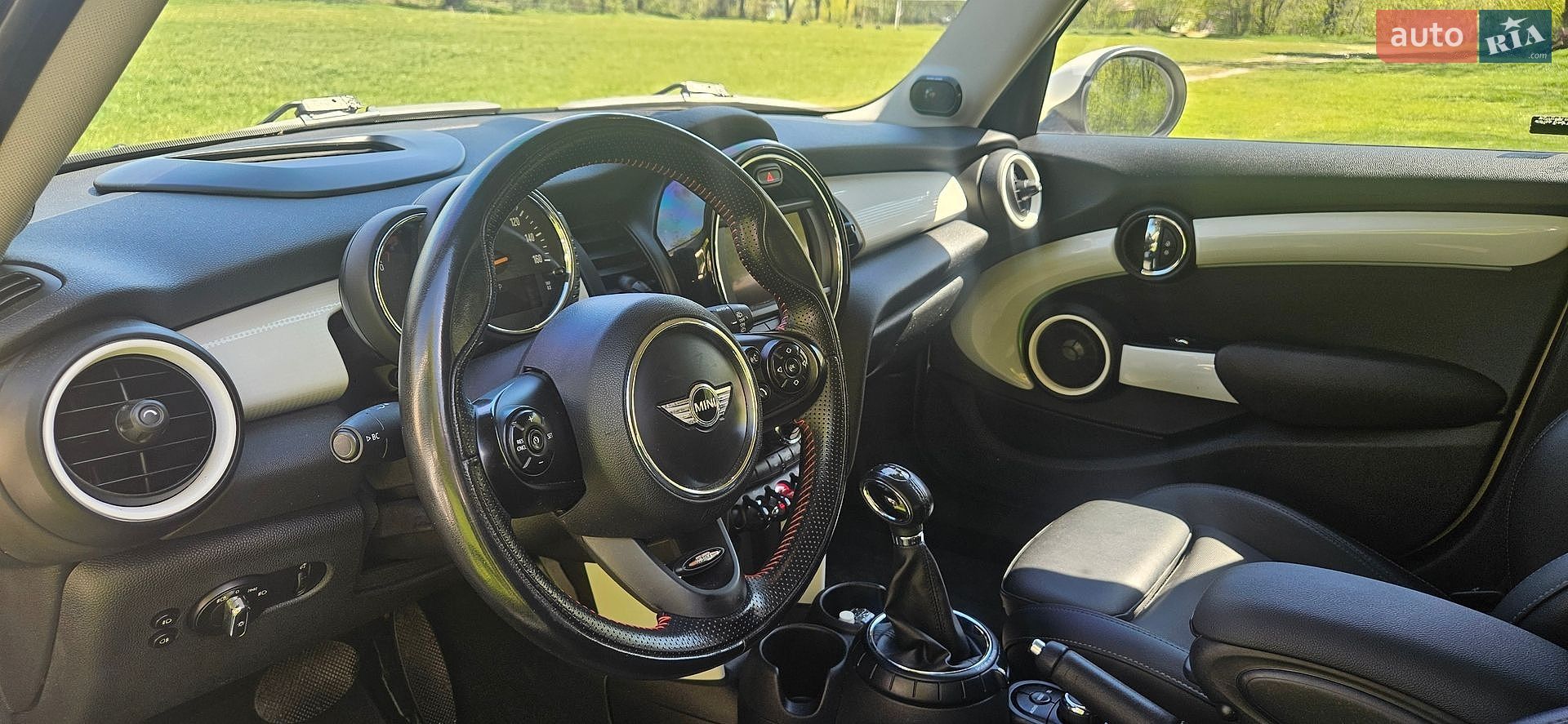 Mini Cooper 2017 VIN WMWXU3C39H2F49027 фото оголошення 8 з 28