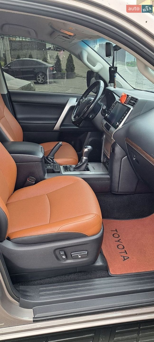 Toyota Land Cruiser Prado 2021 VIN JTEBU3FJ30K212132 фото оголошення 2 з 52