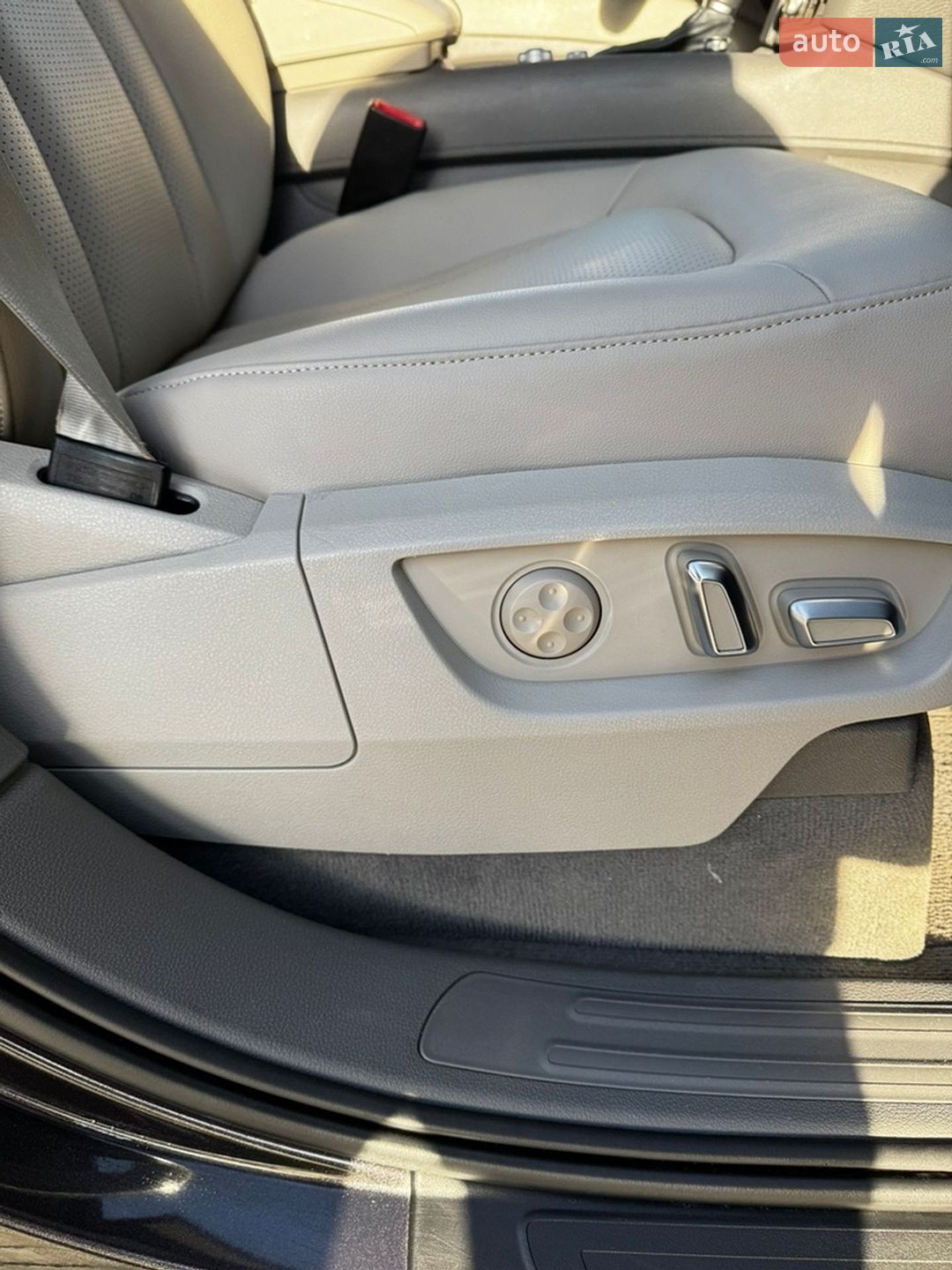 Audi Q7 2014 VIN WA1LGAFE5FD004865 фото оголошення 74 з 124
