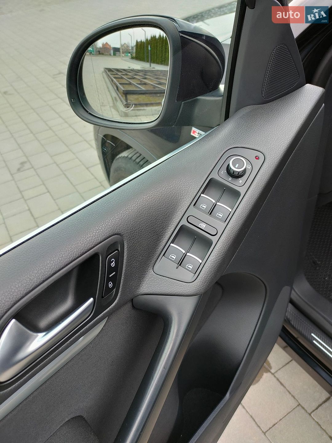 Volkswagen Tiguan 2011 VIN WVGZZZ5NZCW003837 фото оголошення 38 з 82