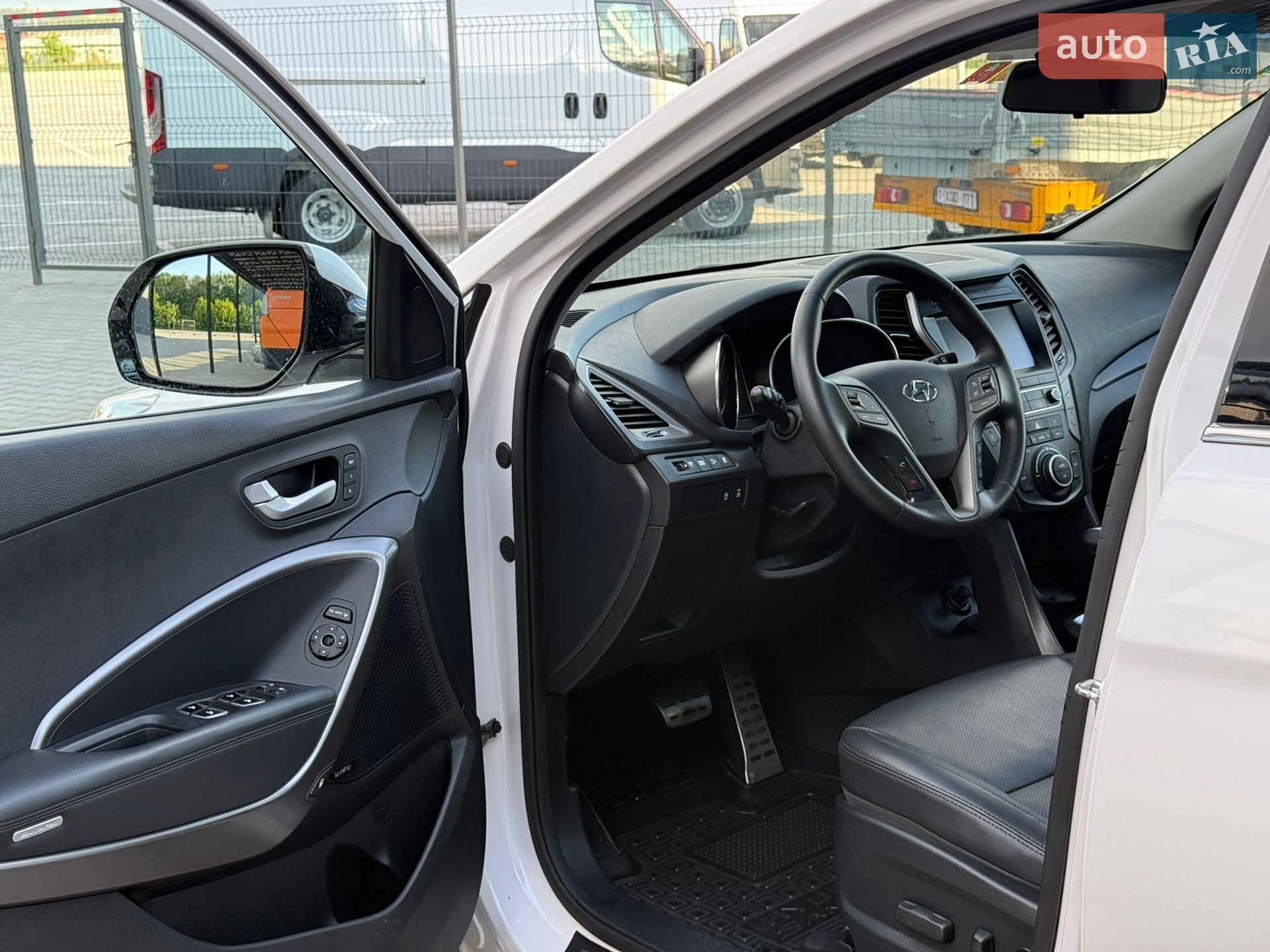 Hyundai Santa FE 2015 VIN KMHSU81XDGU552754 фото оголошення 25 з 80