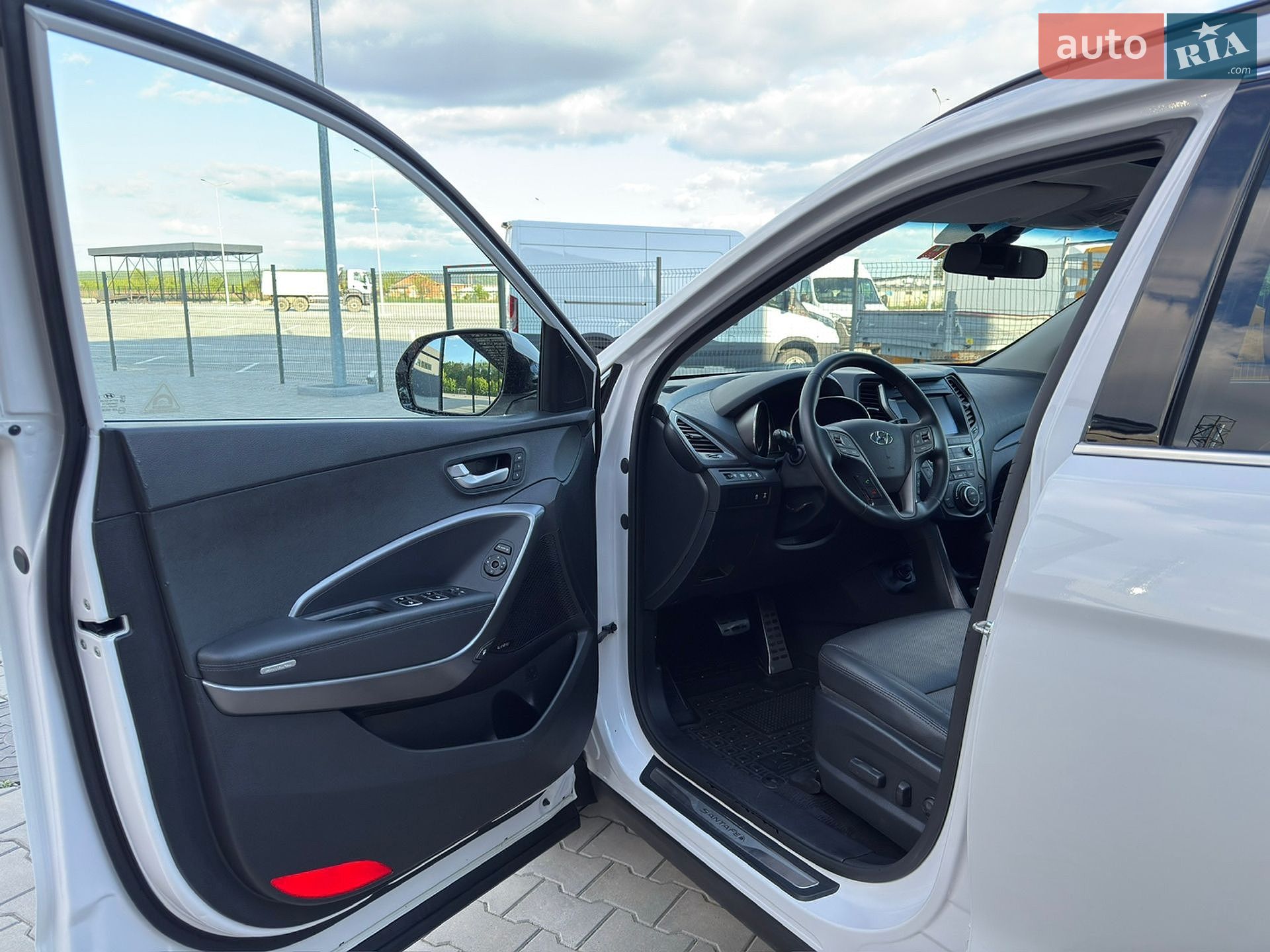 Hyundai Santa FE 2015 VIN KMHSU81XDGU552754 фото оголошення 26 з 80