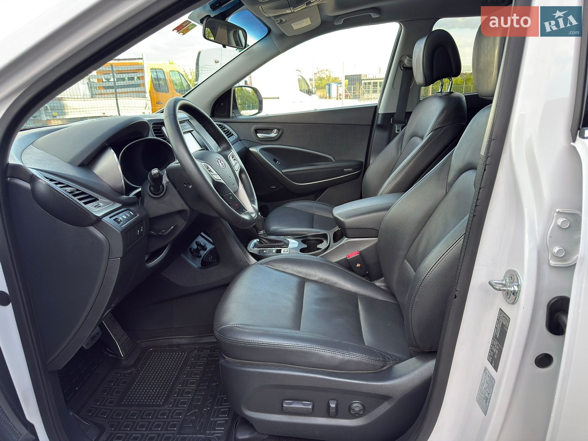 Hyundai Santa FE 2015 VIN KMHSU81XDGU552754 фото оголошення 28 з 80