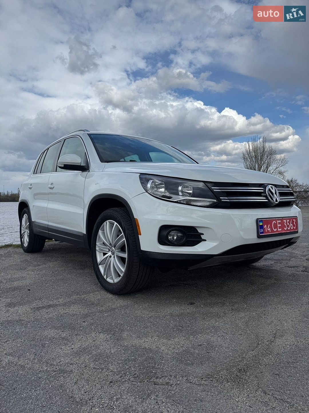 Volkswagen Tiguan 2015 VIN WVGAV7AX8FW567004 фото оголошення 3 з 17