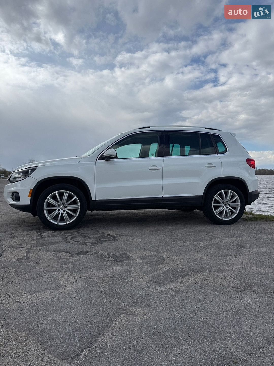 Volkswagen Tiguan 2015 VIN WVGAV7AX8FW567004 фото оголошення 5 з 17