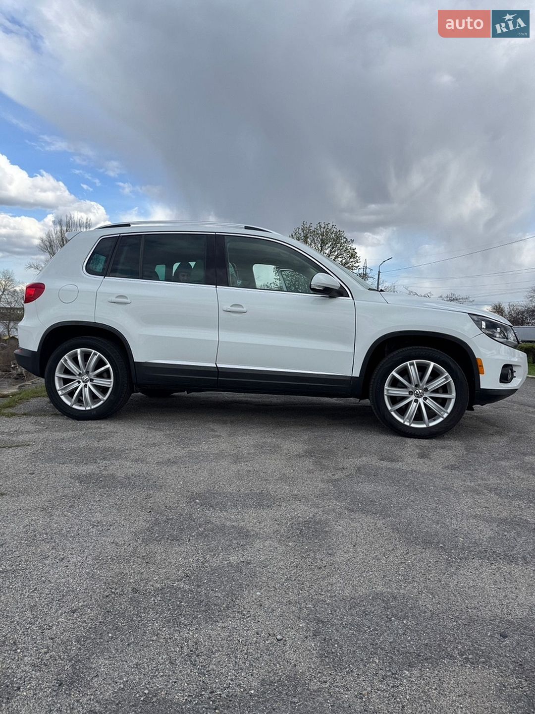 Volkswagen Tiguan 2015 VIN WVGAV7AX8FW567004 фото оголошення 6 з 17