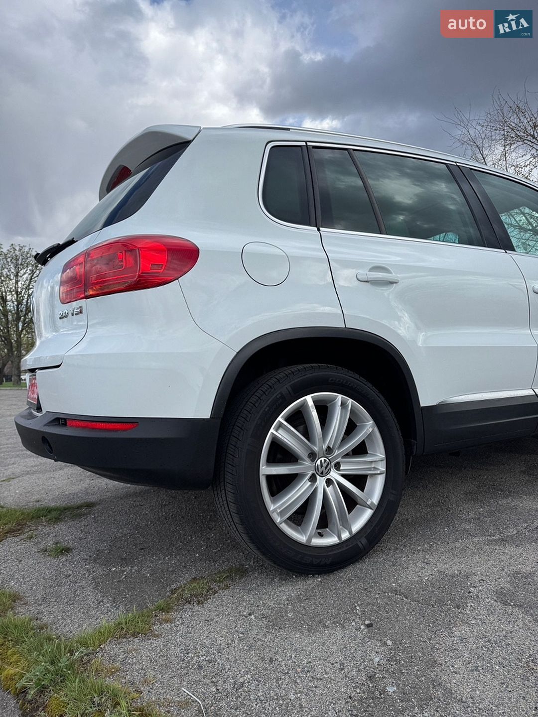 Volkswagen Tiguan 2015 VIN WVGAV7AX8FW567004 фото оголошення 7 з 17