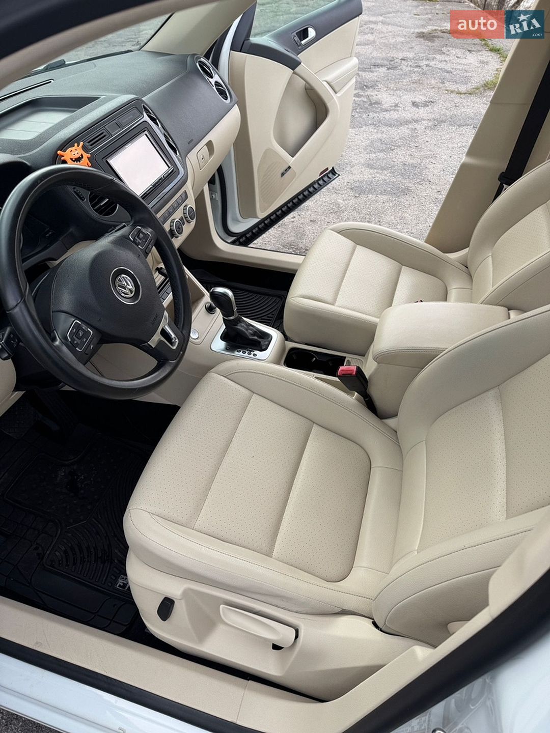 Volkswagen Tiguan 2015 VIN WVGAV7AX8FW567004 фото оголошення 9 з 17
