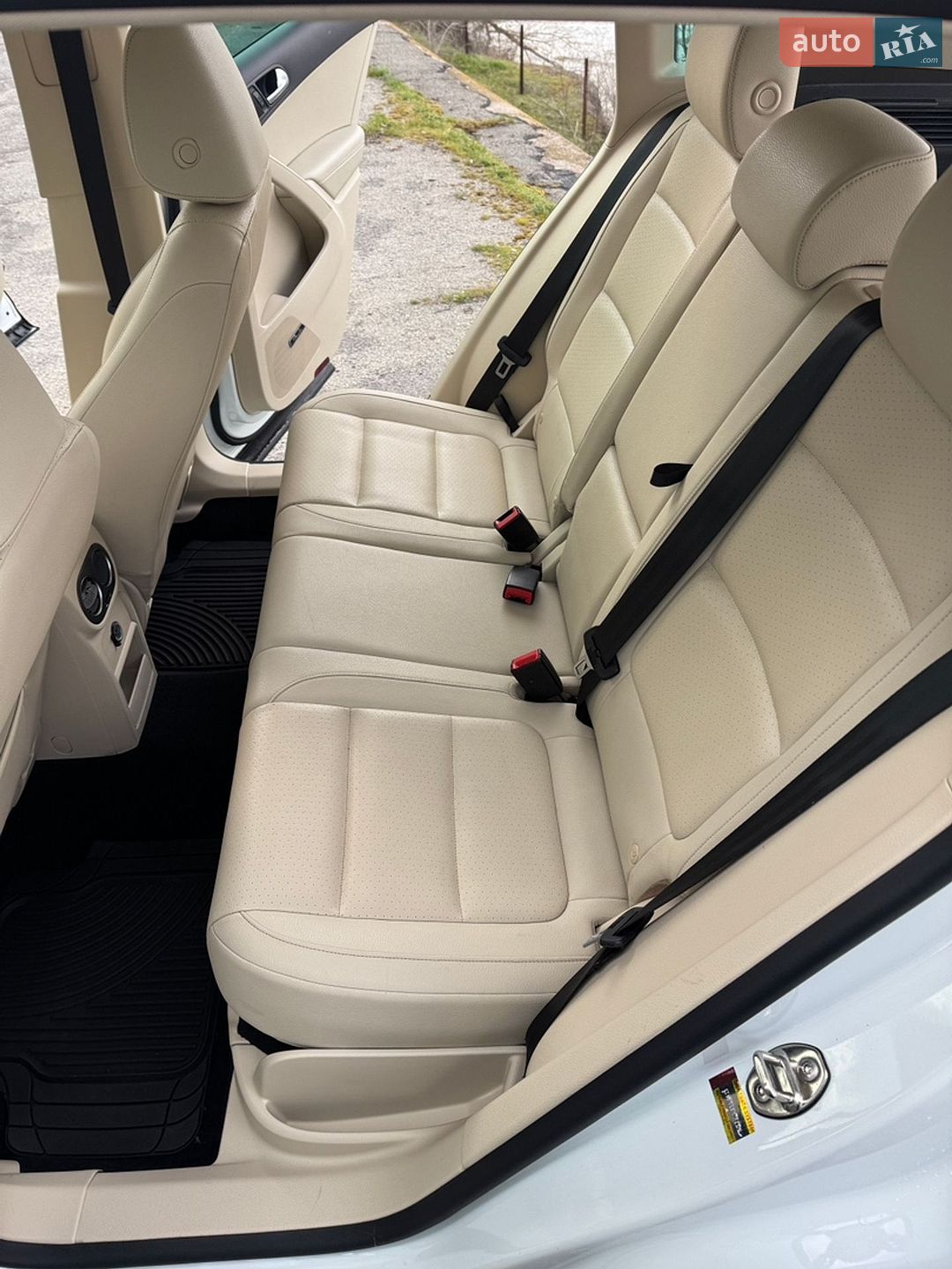 Volkswagen Tiguan 2015 VIN WVGAV7AX8FW567004 фото оголошення 10 з 17