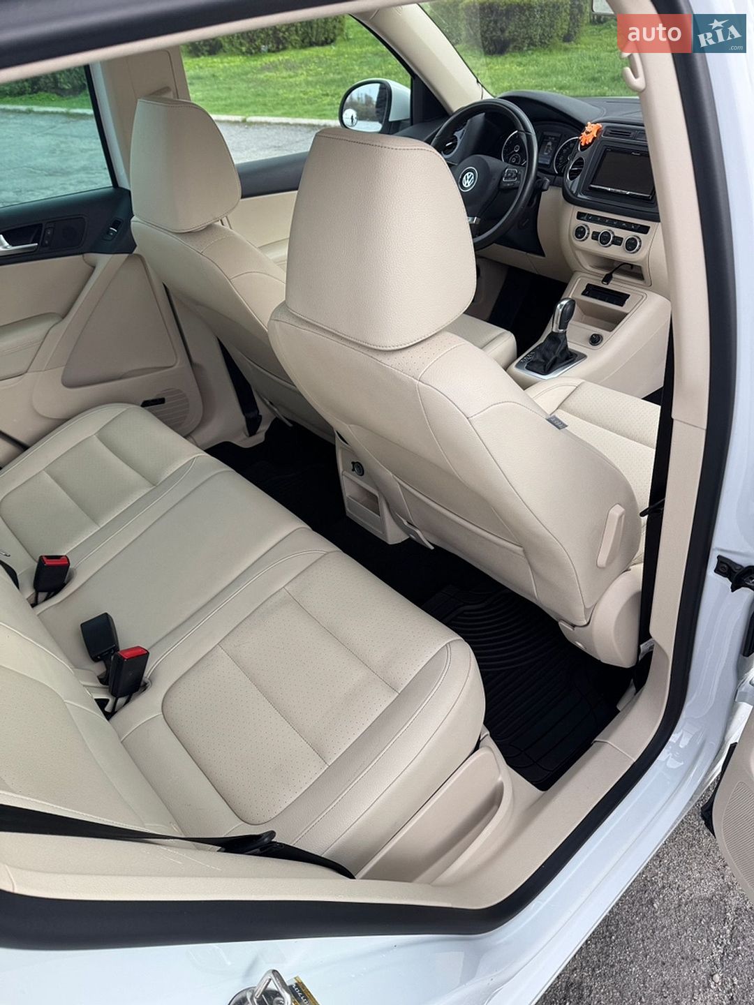 Volkswagen Tiguan 2015 VIN WVGAV7AX8FW567004 фото оголошення 12 з 17