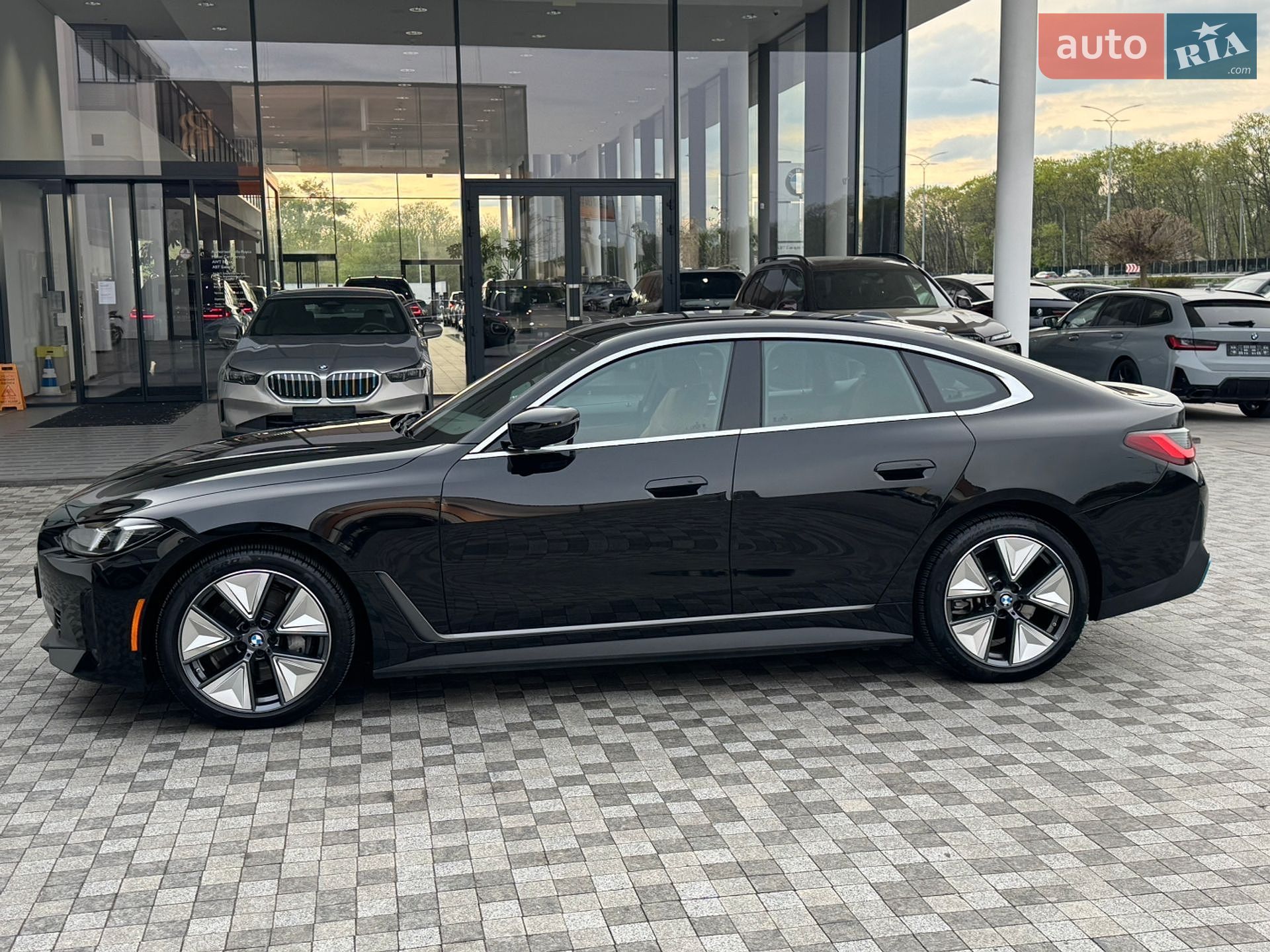 BMW i4 2024 VIN WBY23HD02SFU08720 фото оголошення 2 з 24