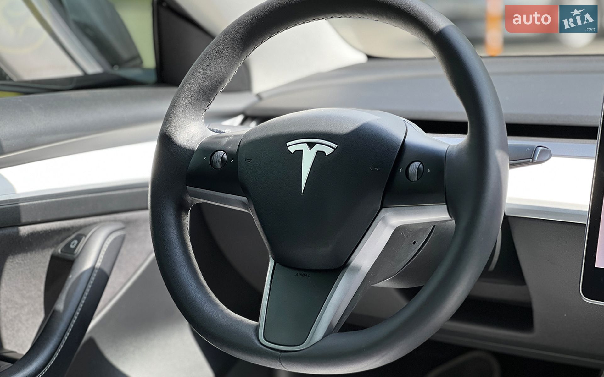 Tesla Model 3 2022 VIN 5YJ3E1EB2NF195655 фото оголошення 17 з 19