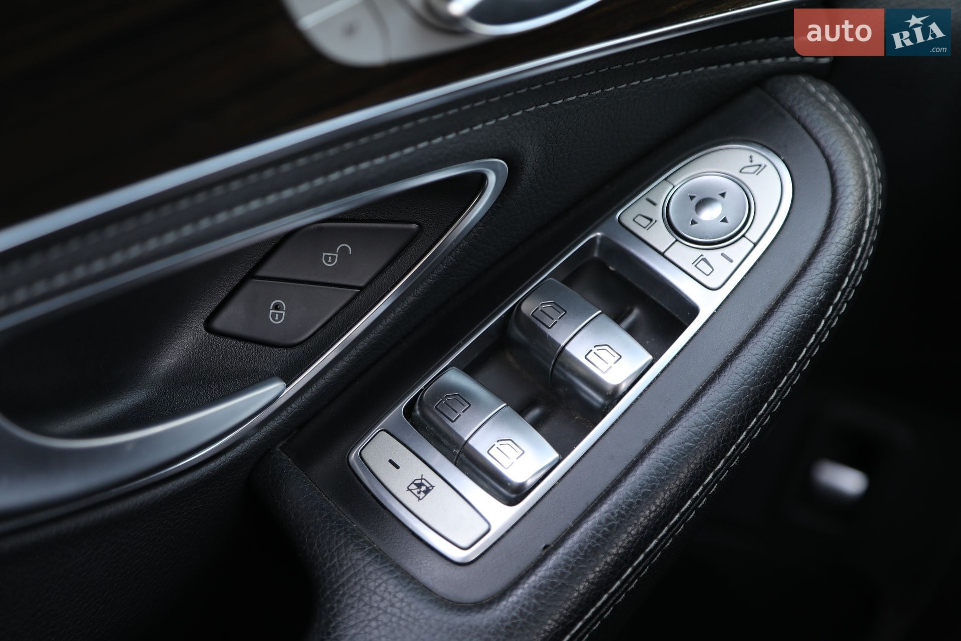Mercedes-Benz C-Class 2016 VIN 55SWF4KB0GU134435 фото оголошення 28 з 31