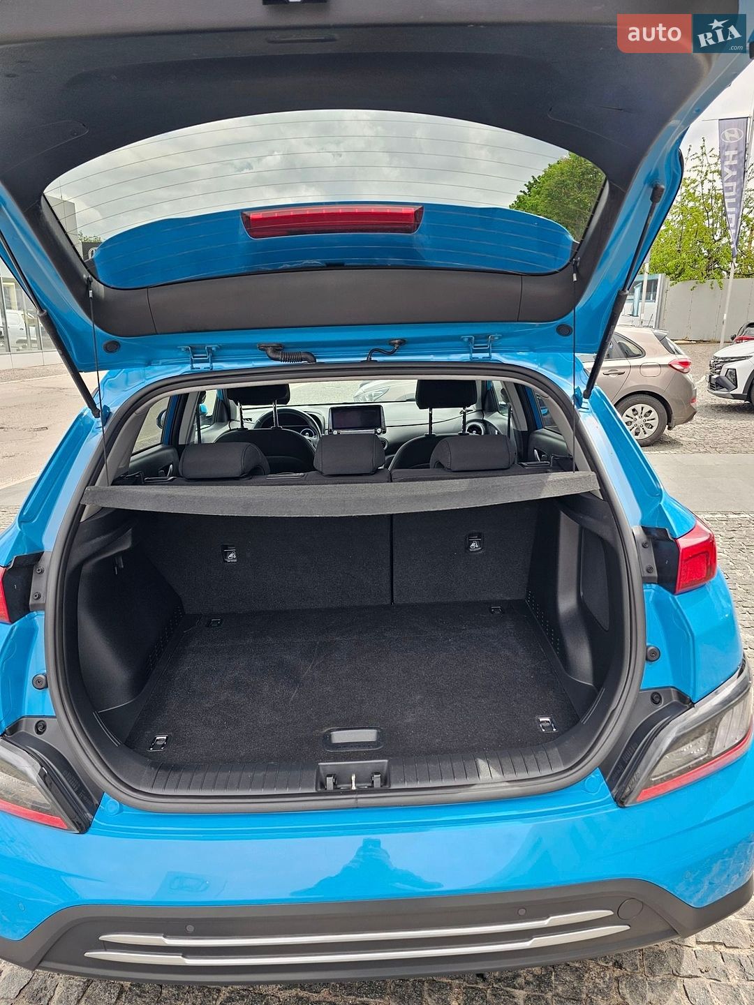 Hyundai Kona Electric 2021 VIN TMAK381HFMJ032604 фото оголошення 16 з 25