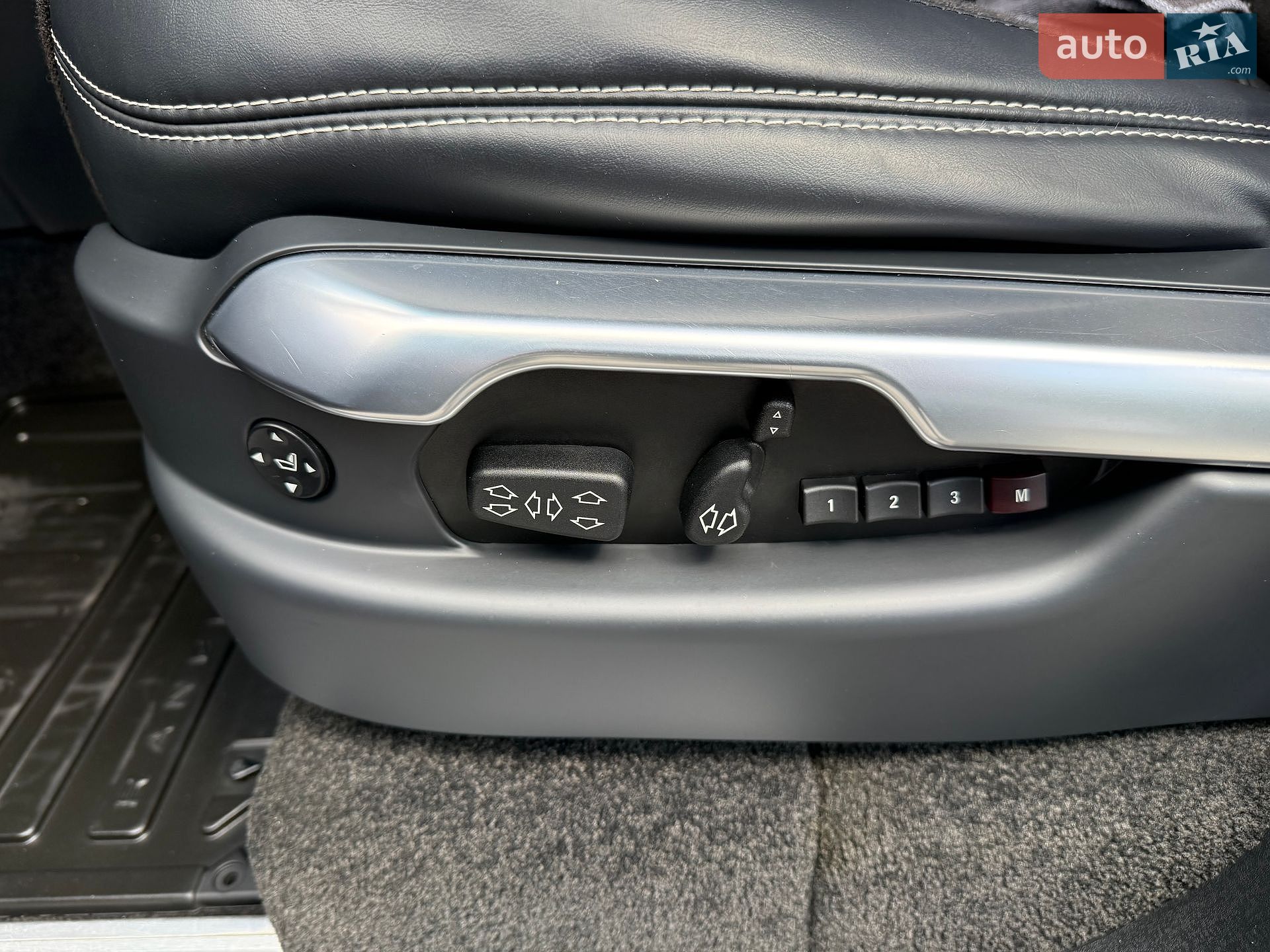 Land Rover Range Rover 2011 VIN SALLMAME4BA338076 фото оголошення 24 з 42