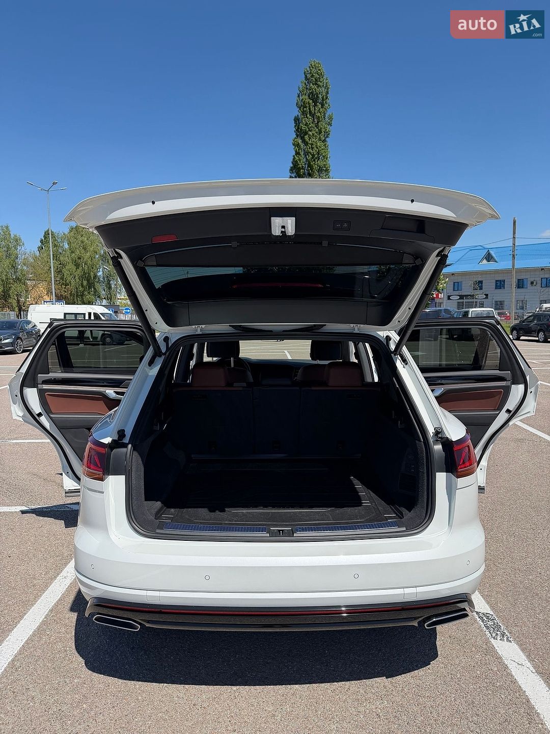 Volkswagen Touareg 2022 VIN WVGZZZCRZND015761 фото оголошення 17 з 28
