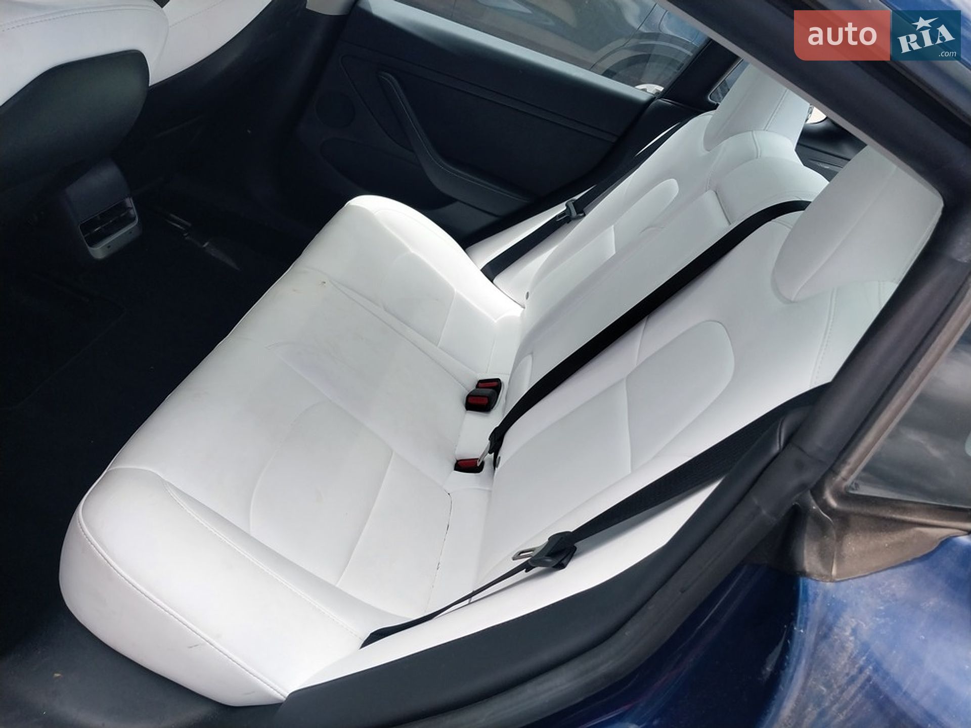 Tesla Model 3 2023 VIN 5YJ3E1EC5PF582678 фото оголошення 8 з 16